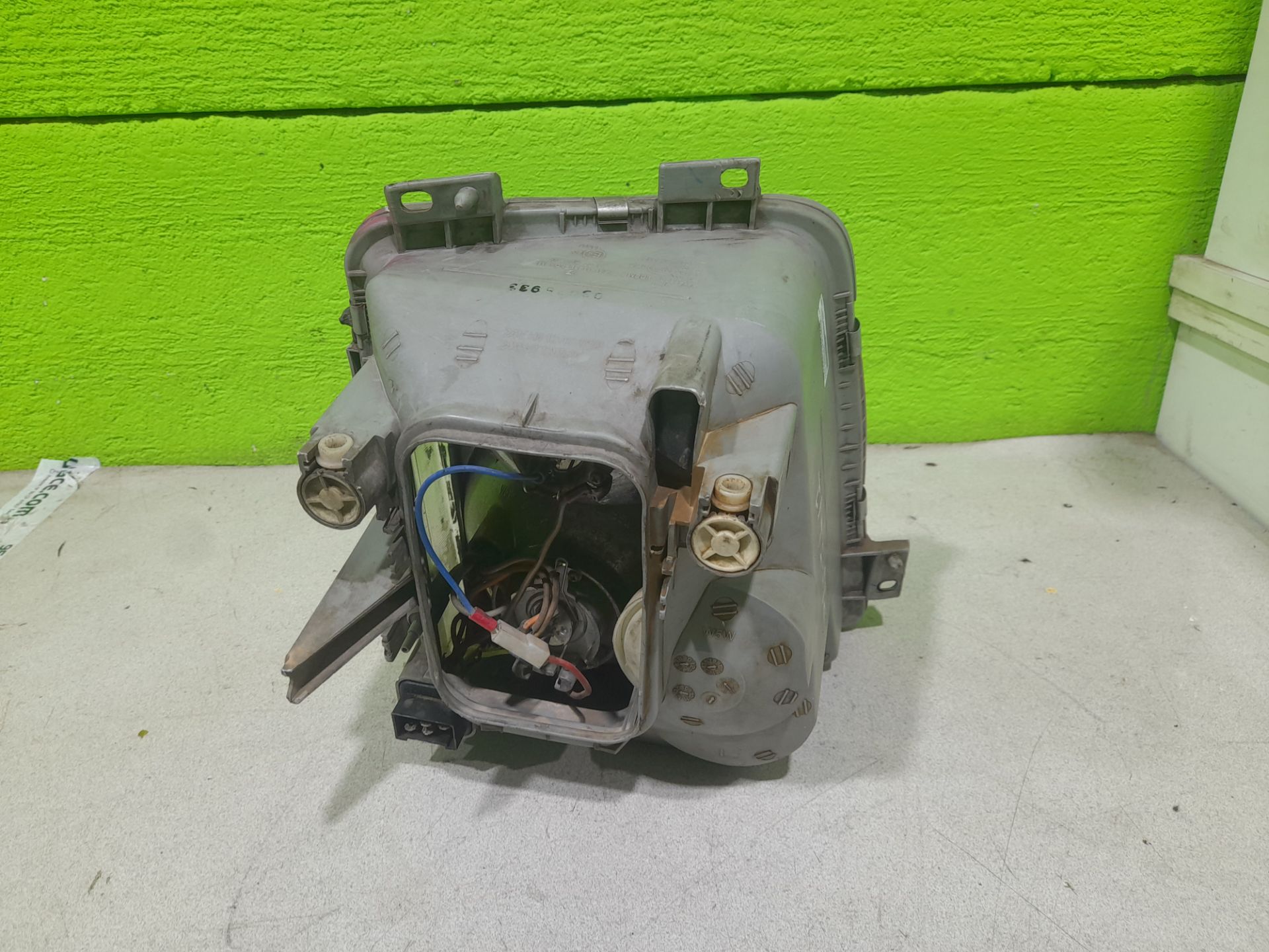Faro izquierdo lt  46  caja cerrada