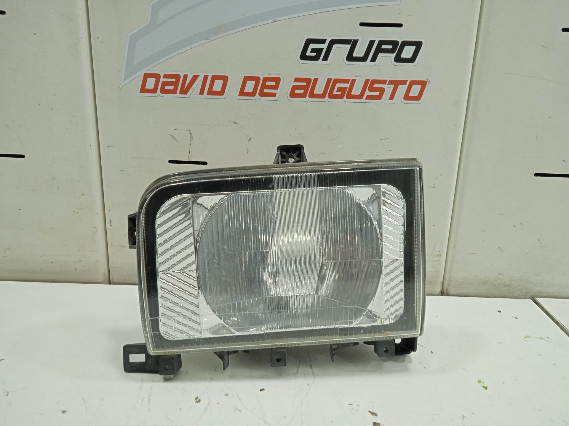 Faro izquierdo nissan cabstar e cabina doble cabina doble