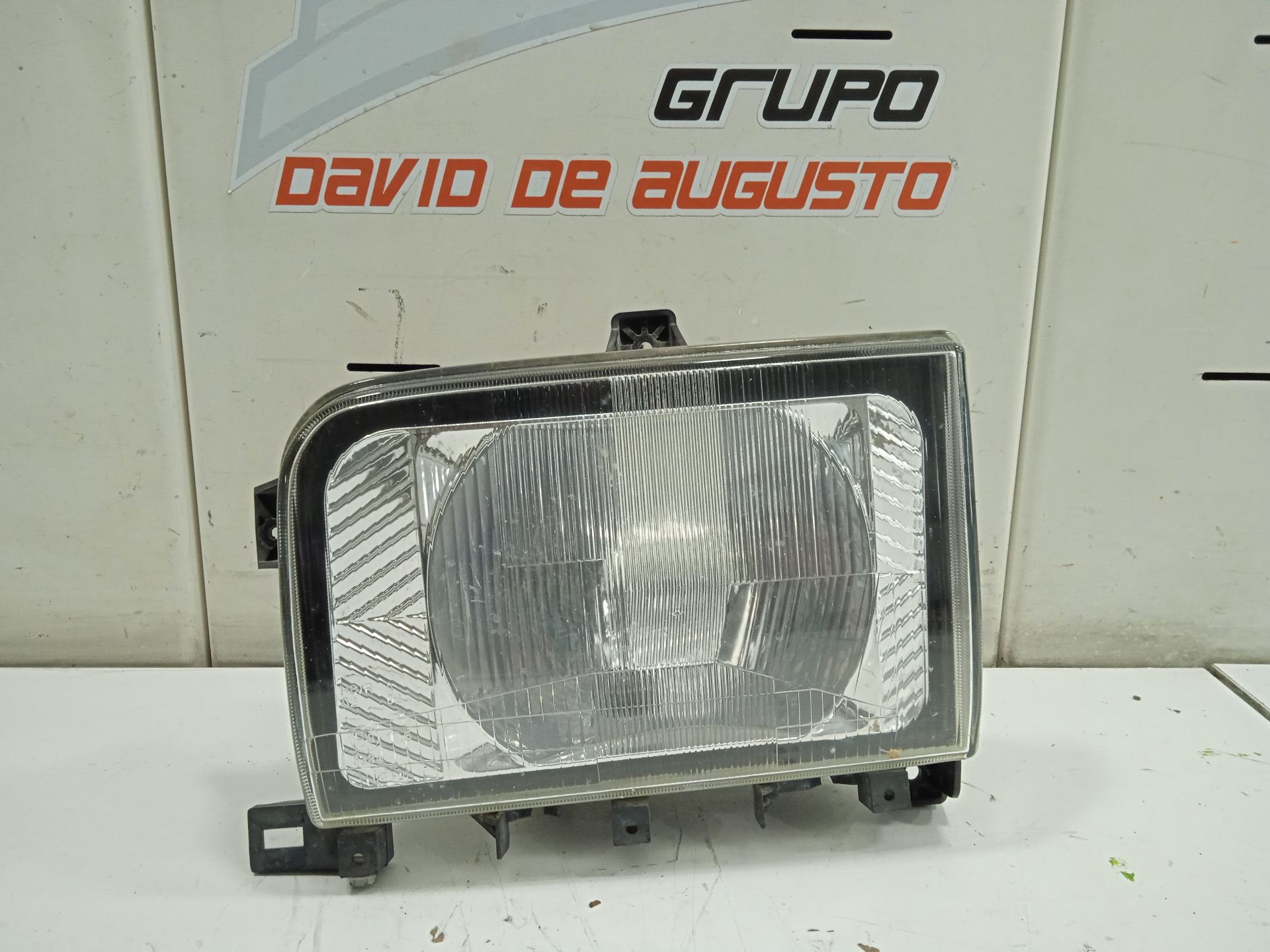 Faro izquierdo nissan cabstar e cabina doble cabina doble