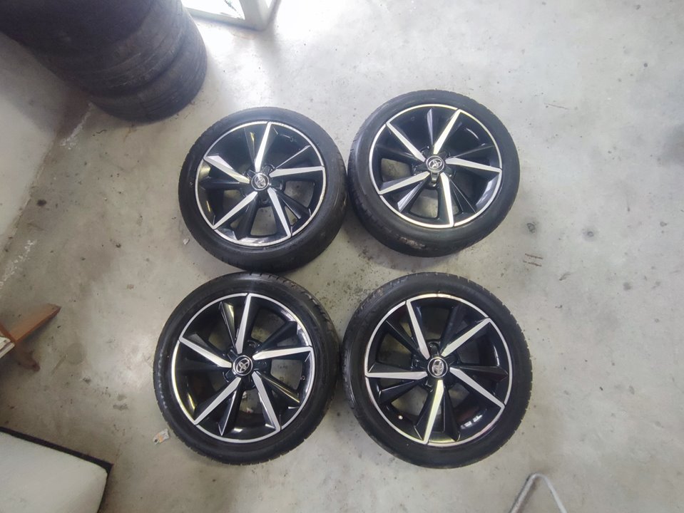 Juego llantas aluminio toyota auris hybrid active