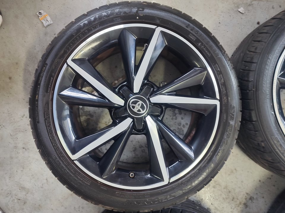 Juego llantas aluminio toyota auris hybrid active