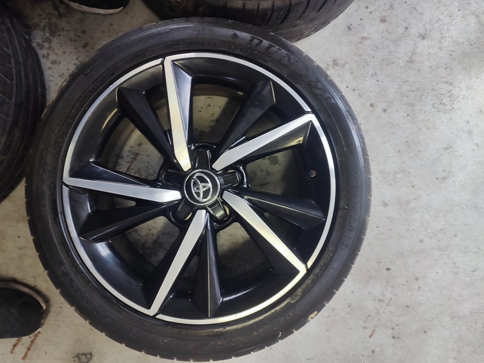 Juego llantas aluminio toyota auris hybrid active