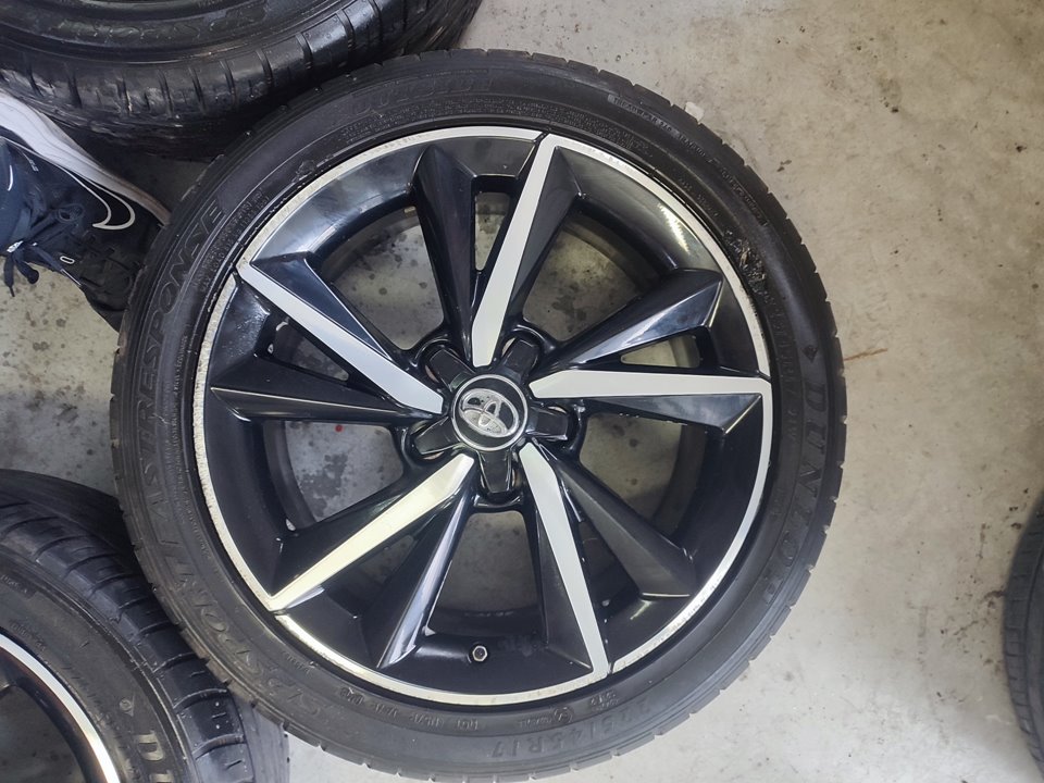 Juego llantas aluminio toyota auris hybrid active
