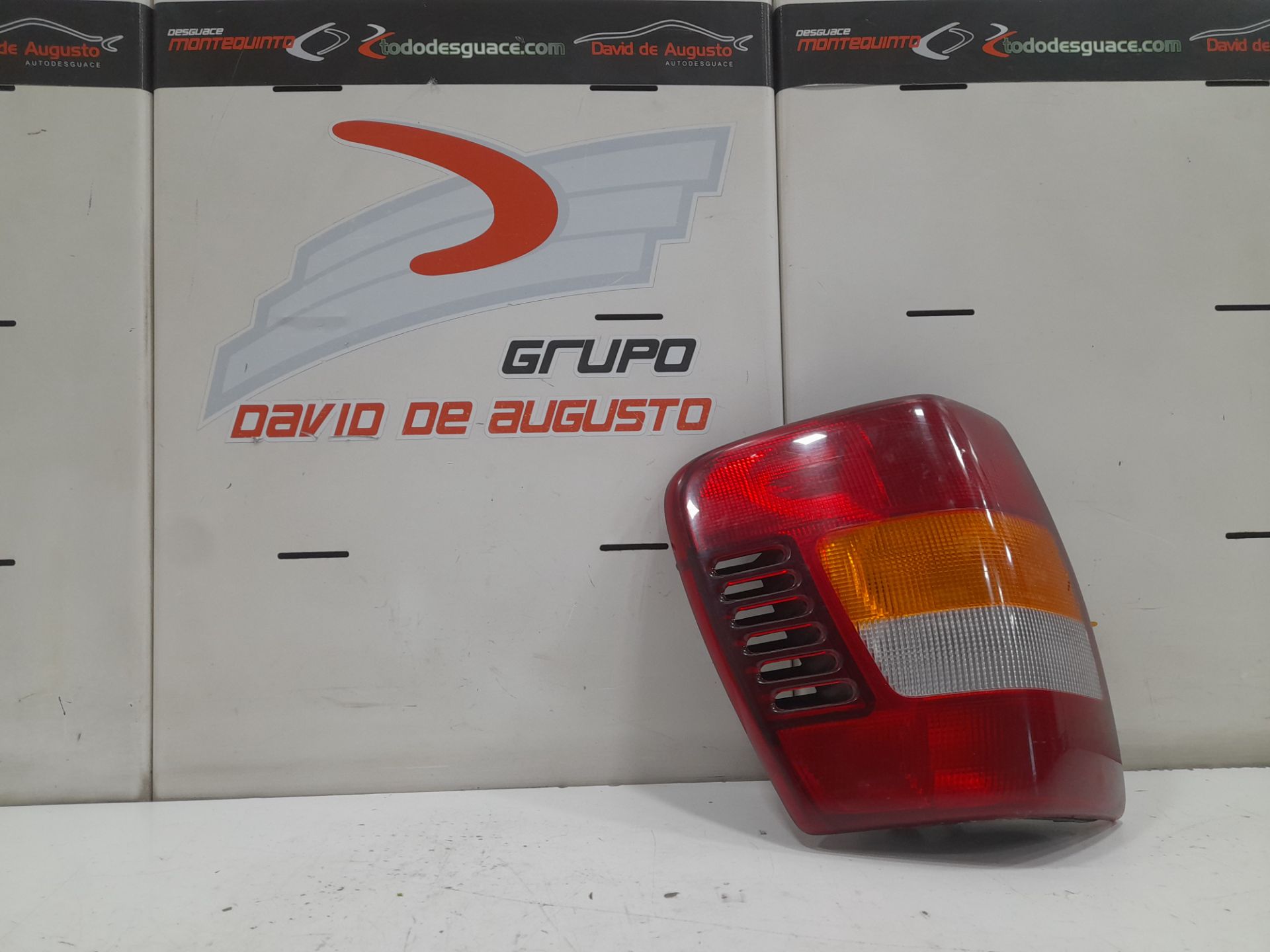 Piloto trasero izquierdo jeep gr.cherokee (wjwg) 2.7 crd limited