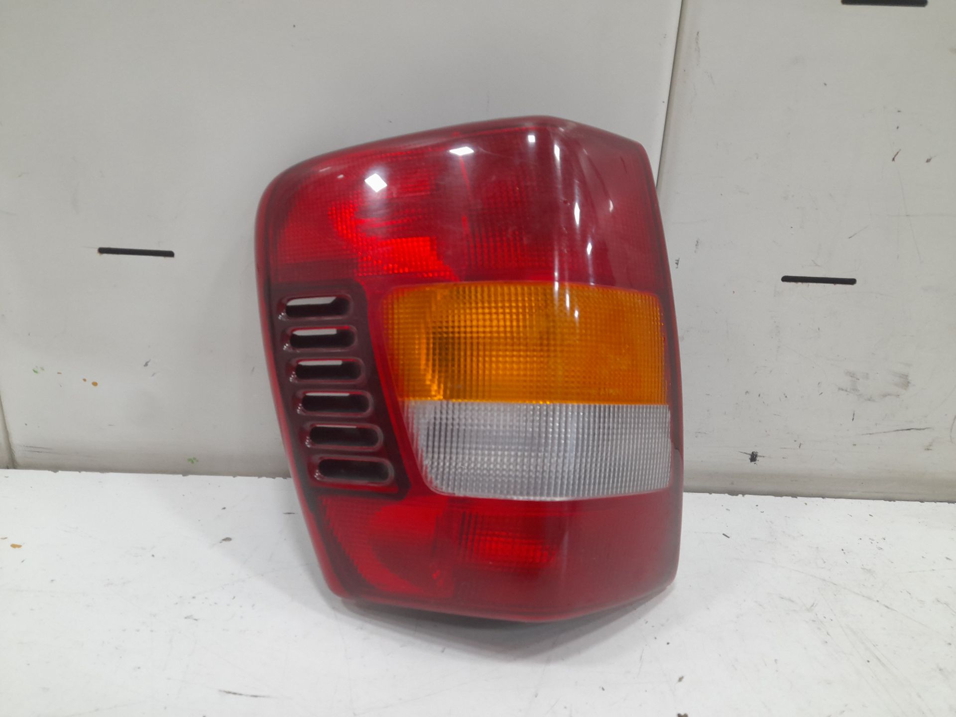 Piloto trasero izquierdo jeep gr.cherokee (wjwg) 2.7 crd limited