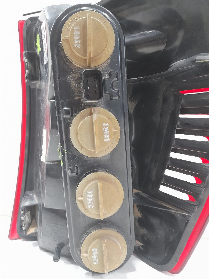 Piloto trasero izquierdo jeep gr.cherokee (wjwg) 2.7 crd limited