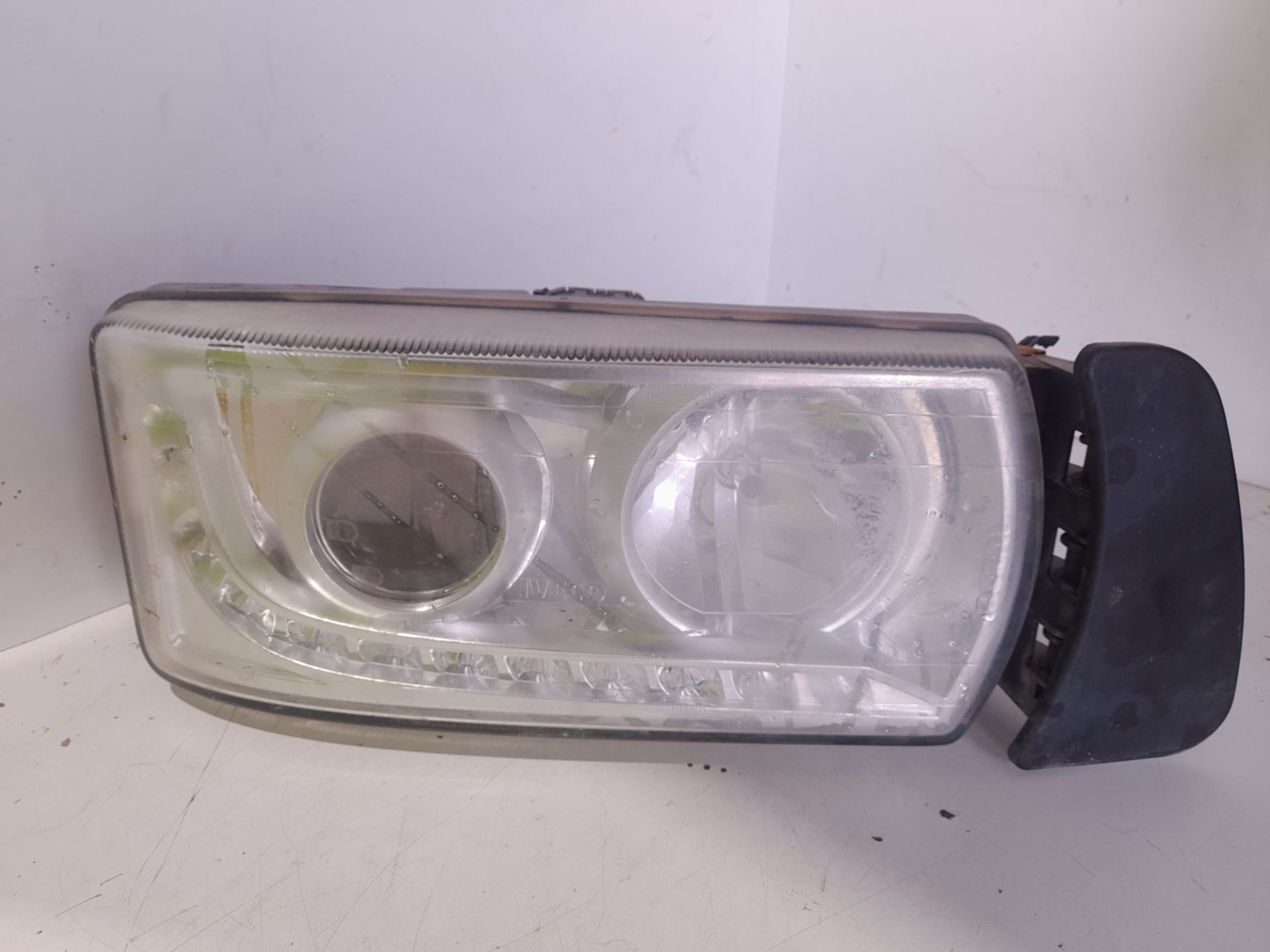 Faro derecho iveco ms34y ad340x