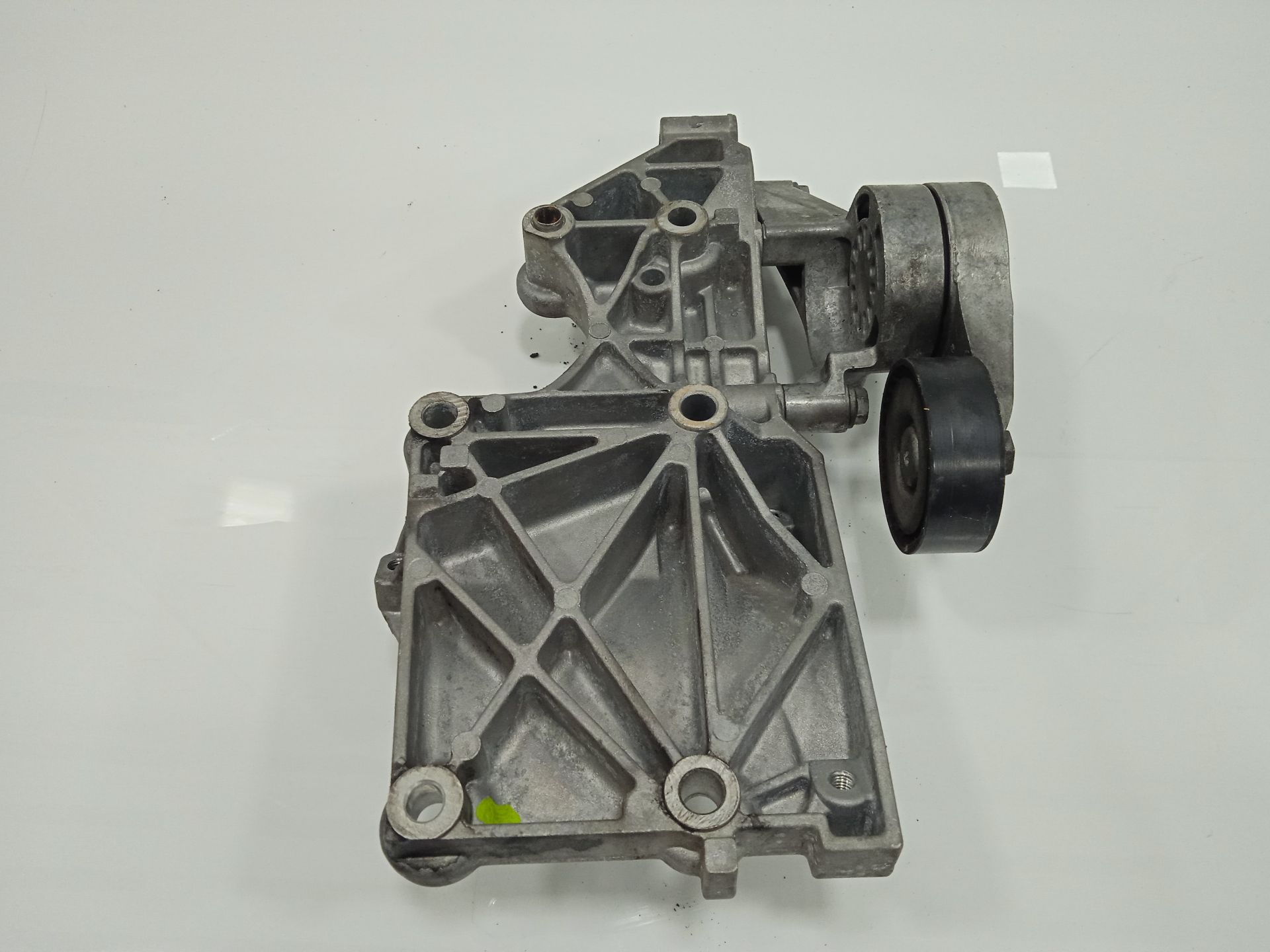 Soporte alternador volkswagen touran (1t2) advance
