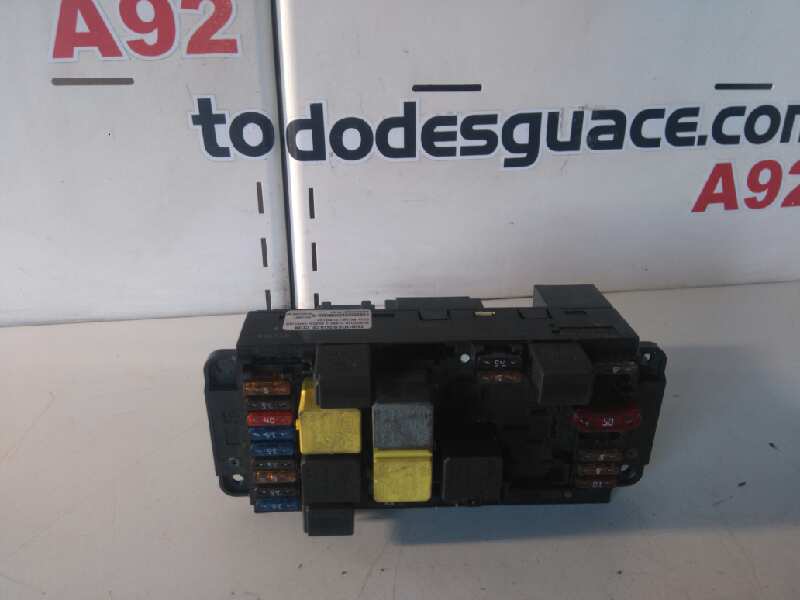 Caja reles / fusibles mercedes-benz clase c (w203) familiar c 270 t cdi (203.216)