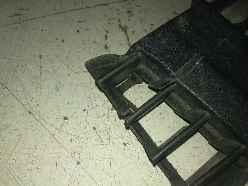 Rejilla antiniebla delantera derecha volkswagen passat berlina (3b3) advance