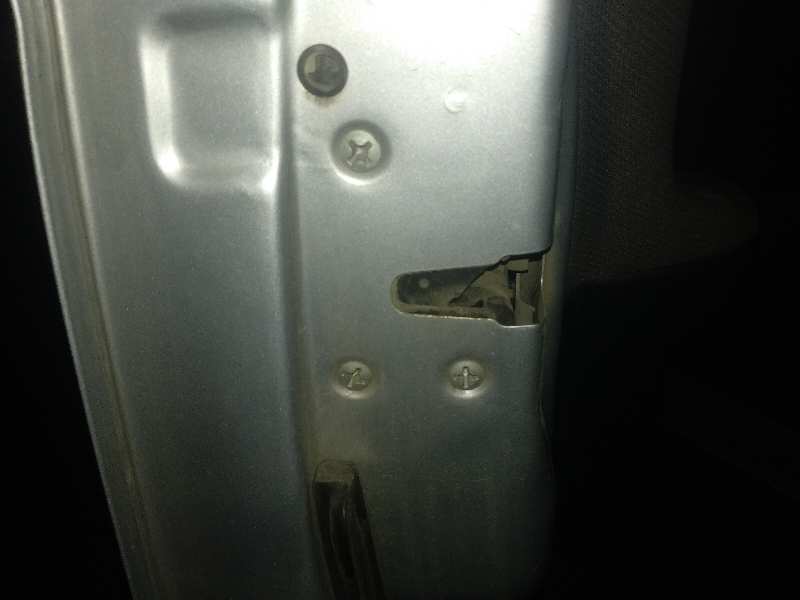 Cerradura puerta delantera izquierda nissan primera berlina (p12) acenta