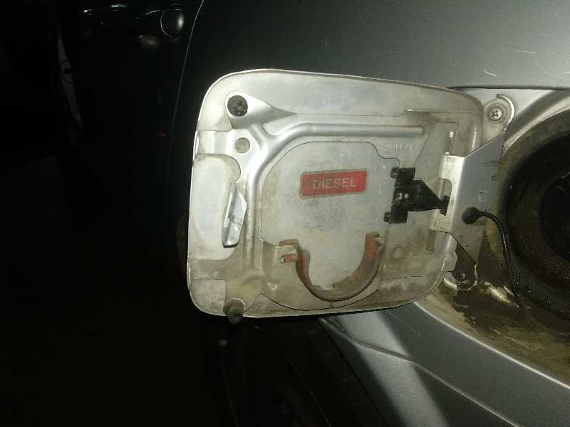 Tapa exterior combustible nissan primera berlina (p12) acenta