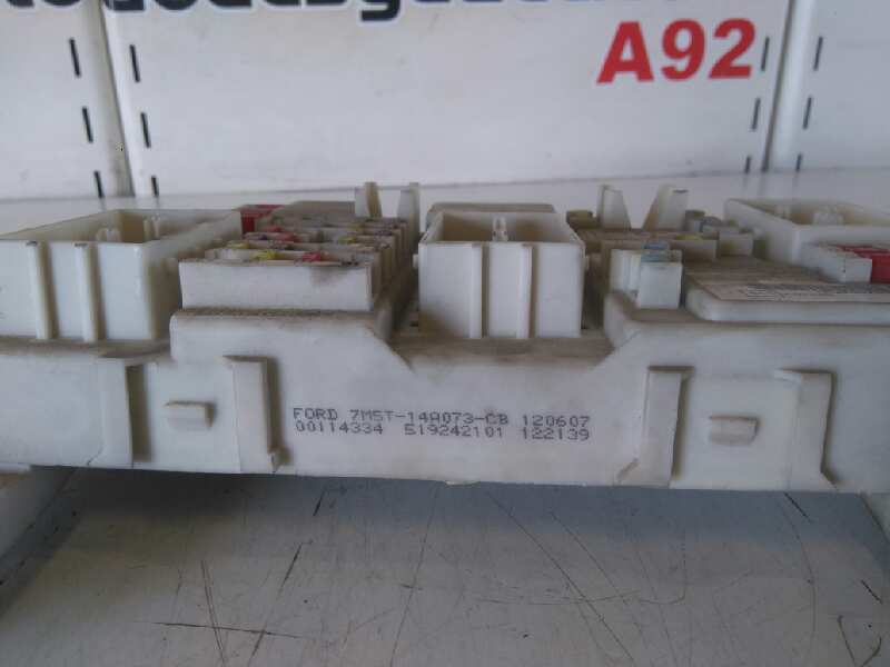 Caja reles / fusibles ford focus berlina (cap) ambiente (d)
