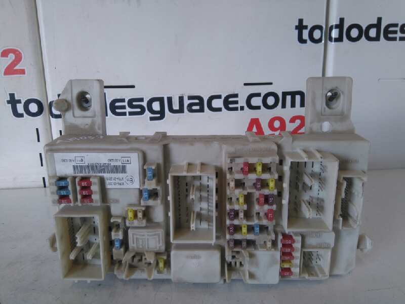 Caja reles / fusibles ford focus berlina (cap) ambiente (d)