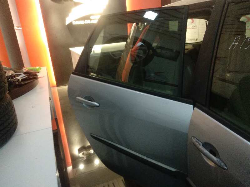 Puerta trasera derecha renault scenic ii authentique