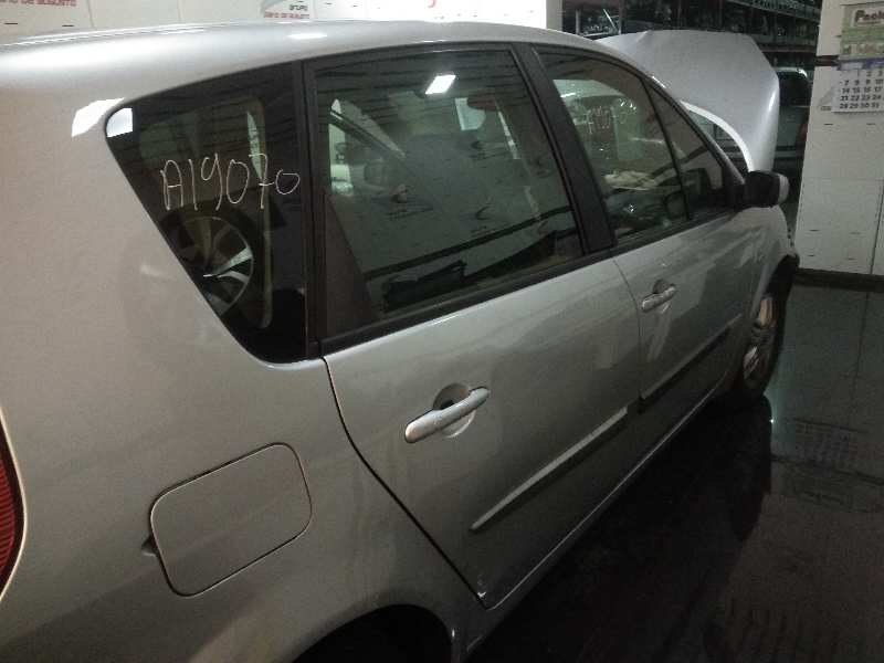Puerta trasera derecha renault scenic ii authentique