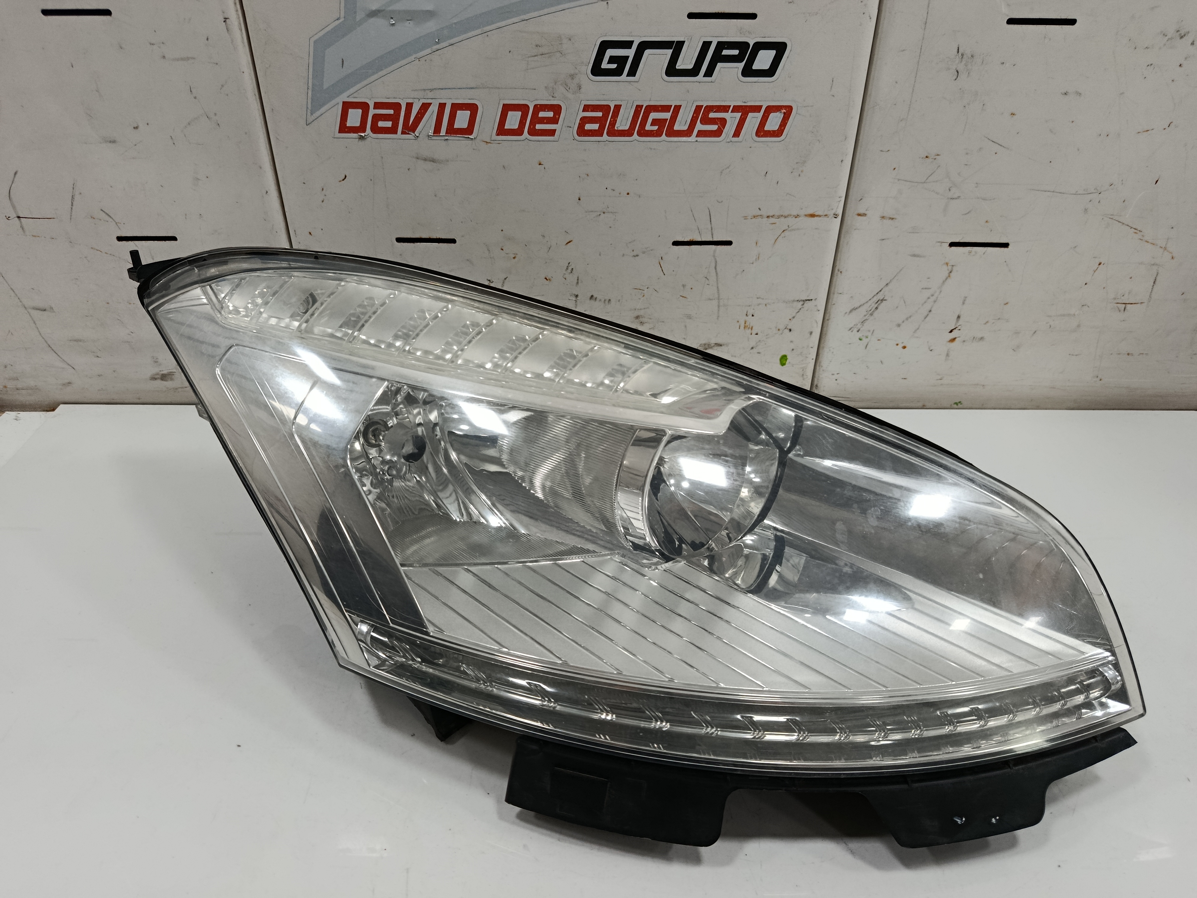 Faro derecho citroen c4 picasso millenium