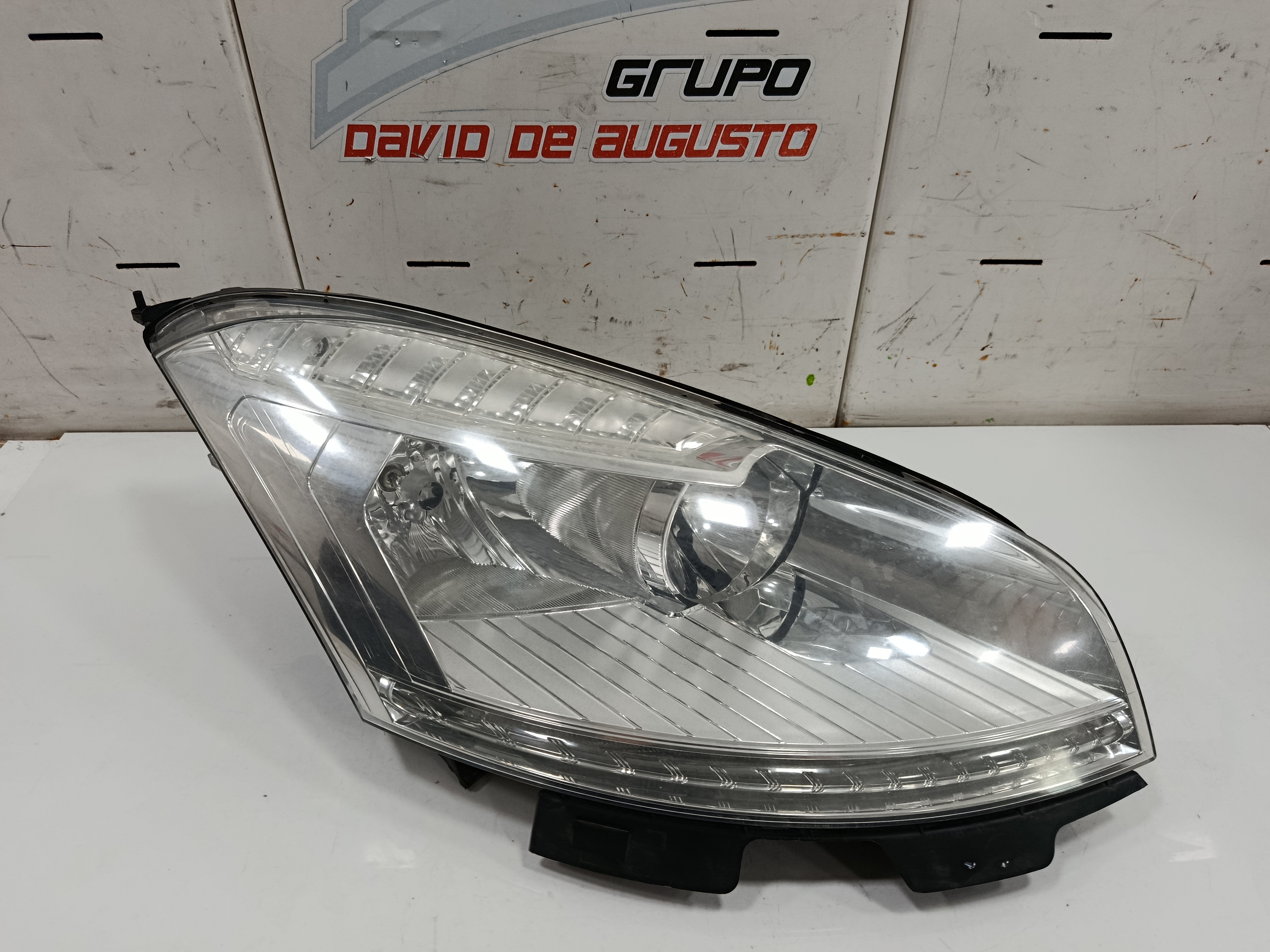Faro derecho citroen c4 picasso millenium
