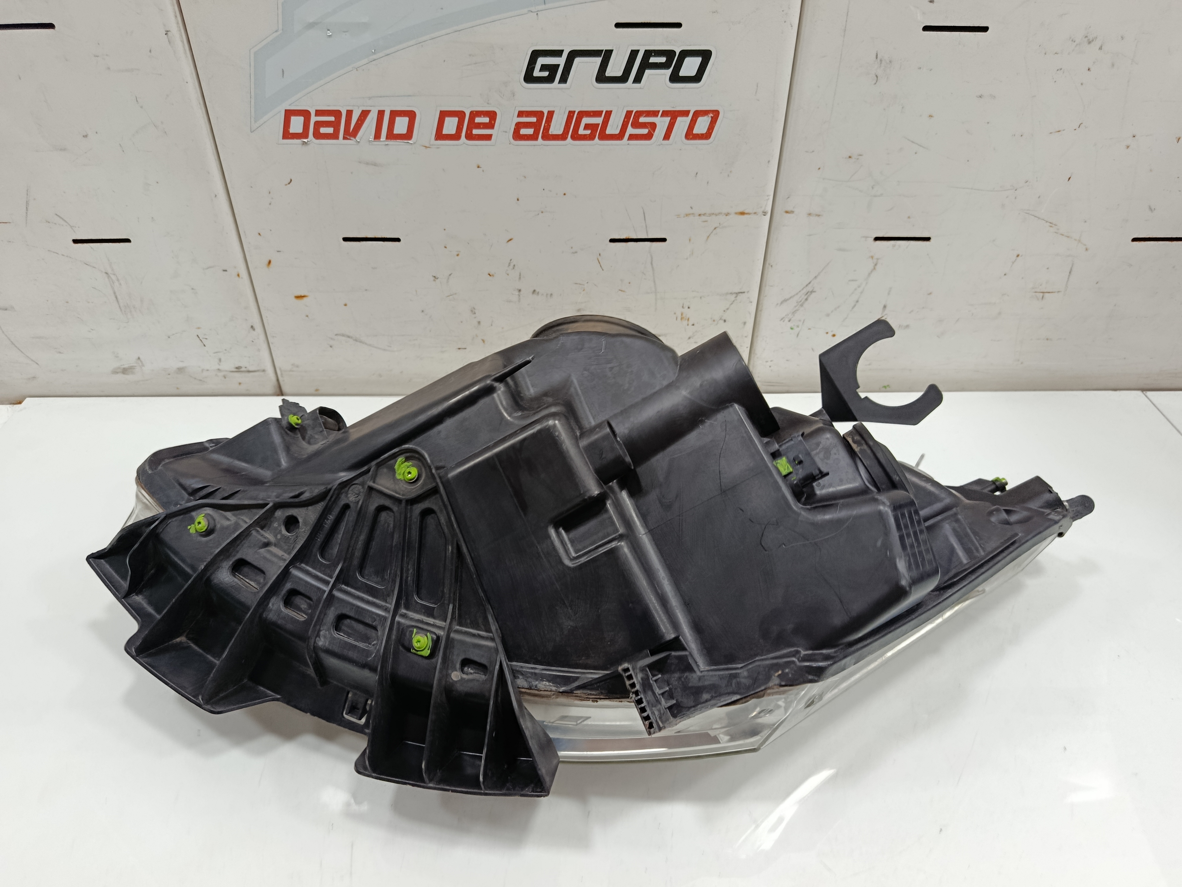 Faro derecho citroen c4 picasso millenium