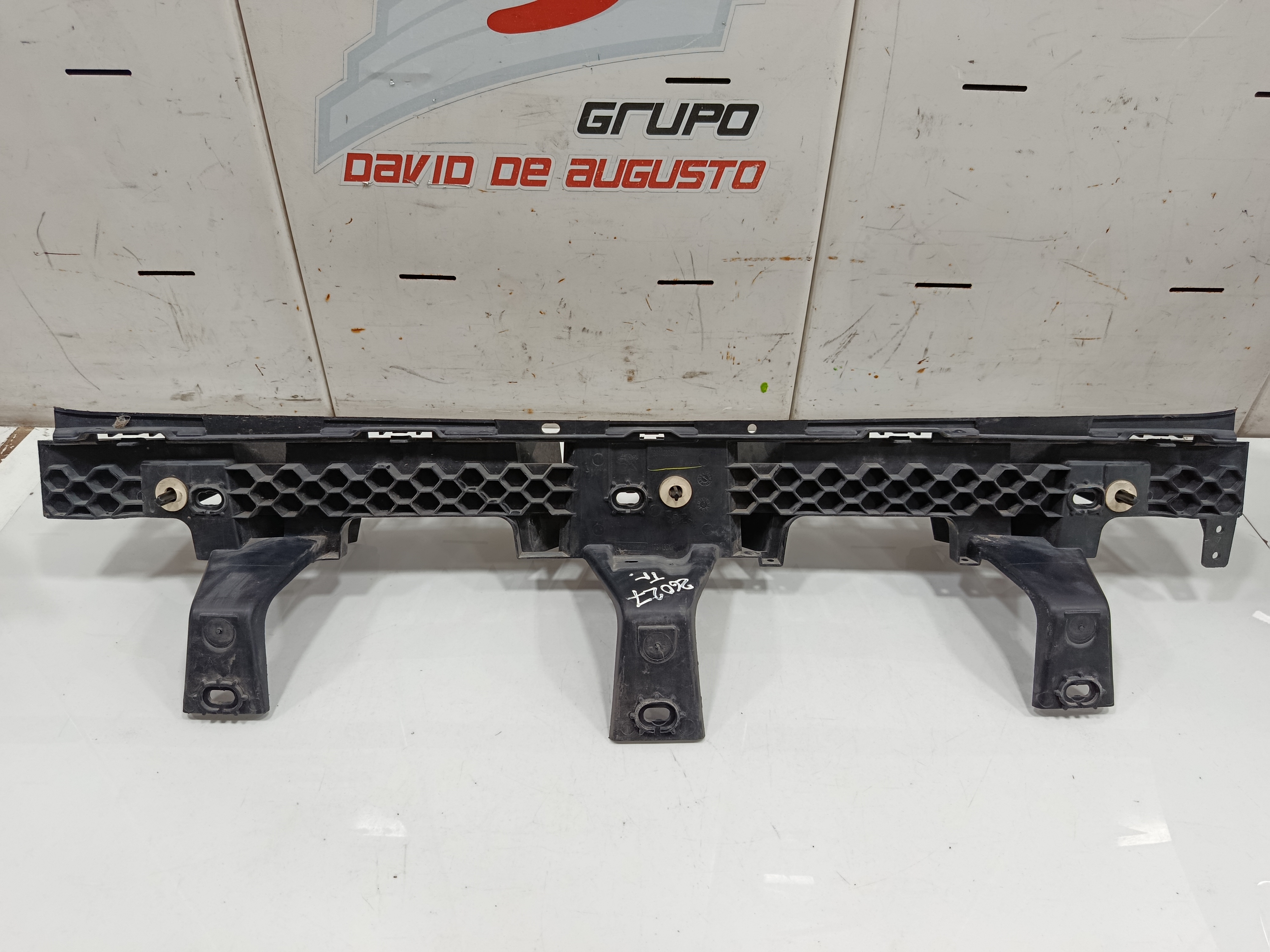 Soporte paragolpes trasero peugeot 3008 active pack