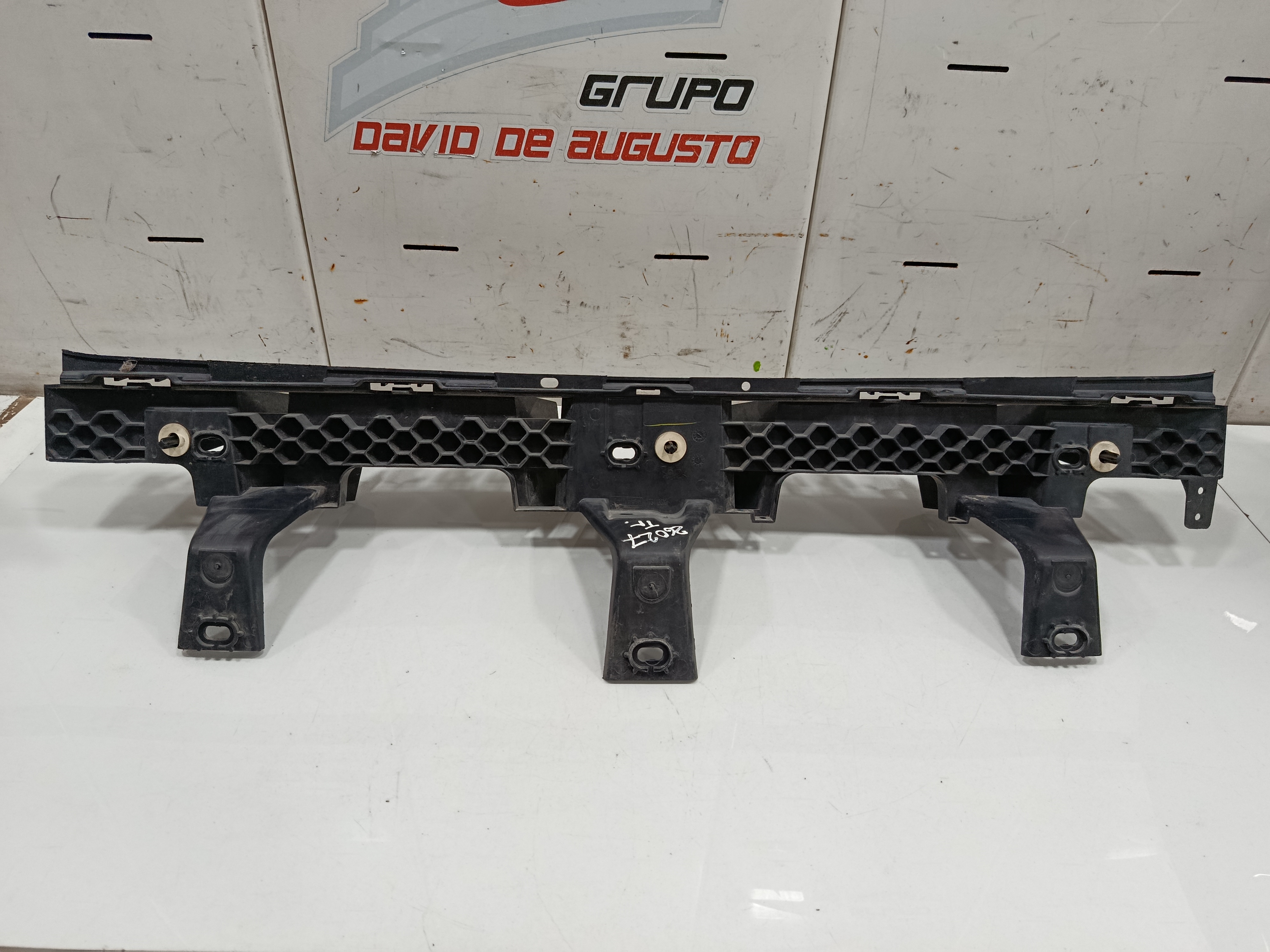 Soporte paragolpes trasero peugeot 3008 active pack