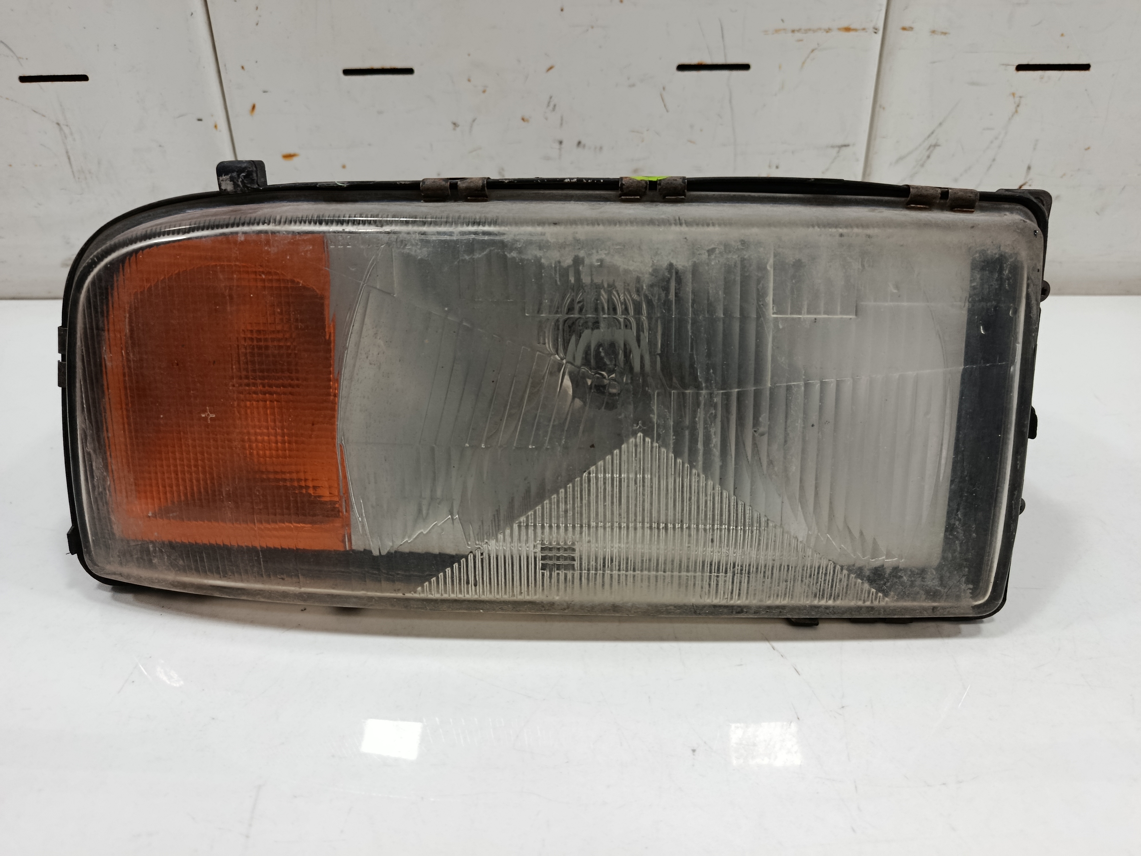 Faro izquierdo mercedes-benz atego 2-ejes 18 t bm 95024 