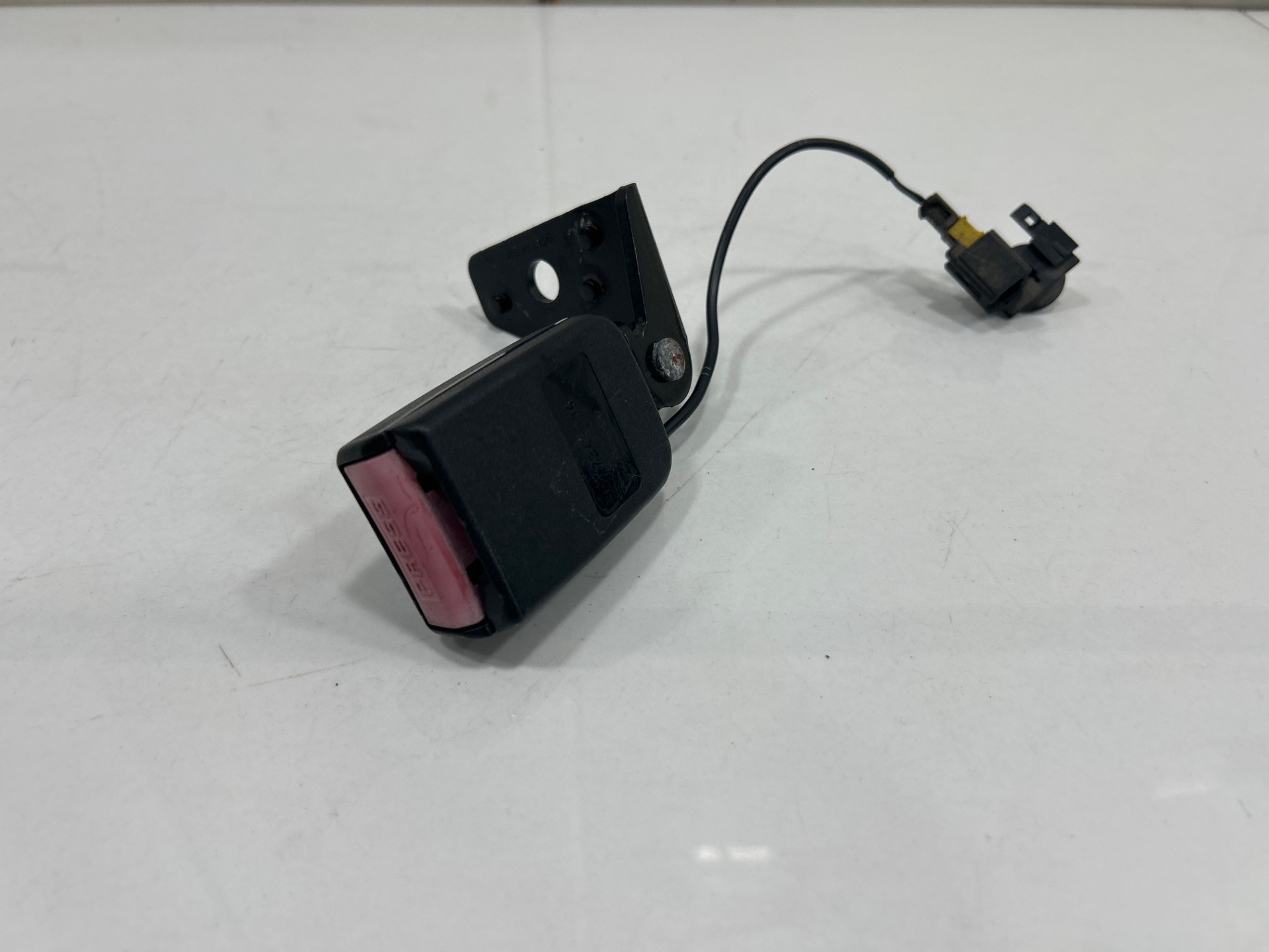 Anclaje cinturon trasero central peugeot 207 confort