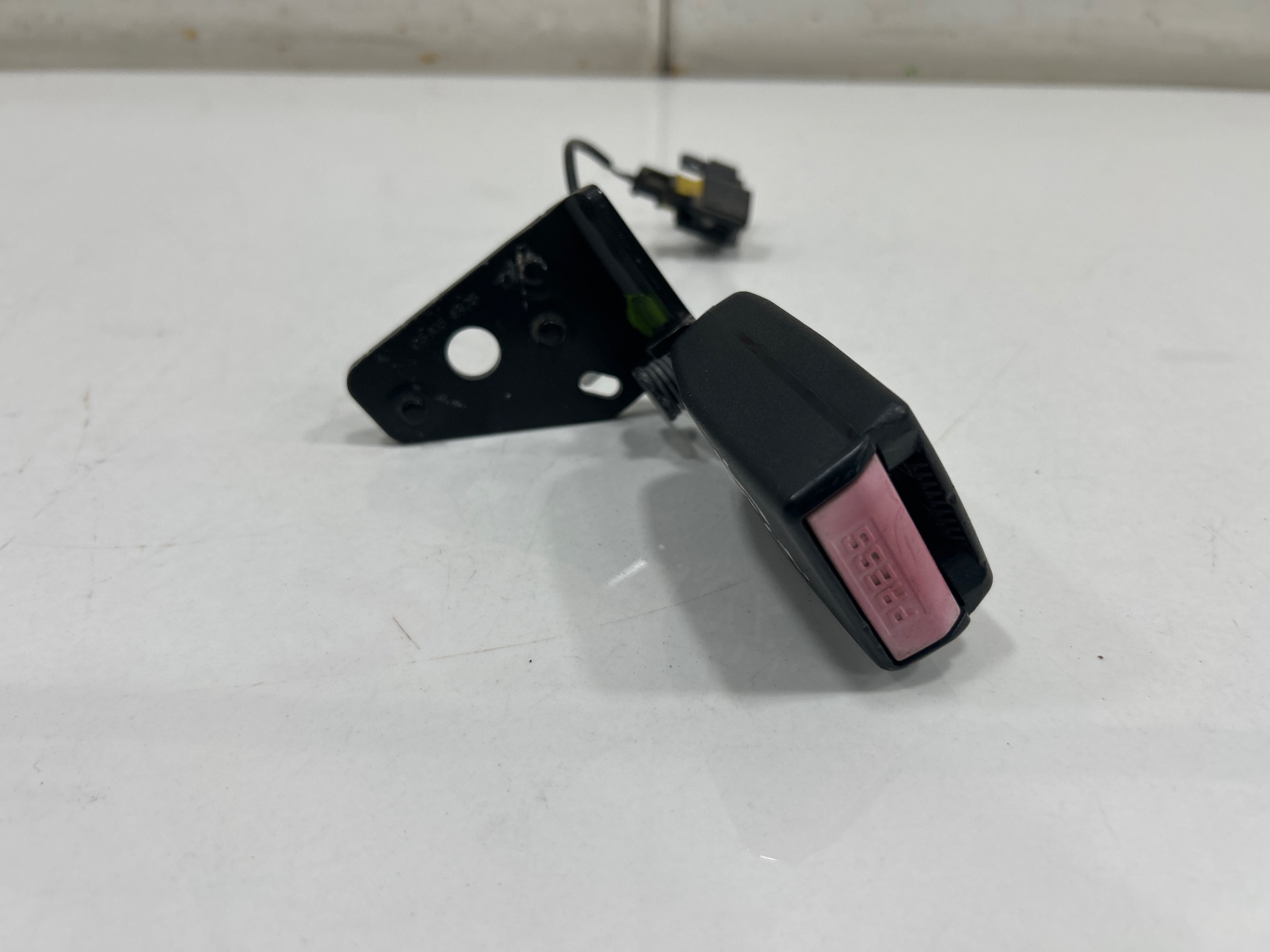 Anclaje cinturon trasero central peugeot 207 confort