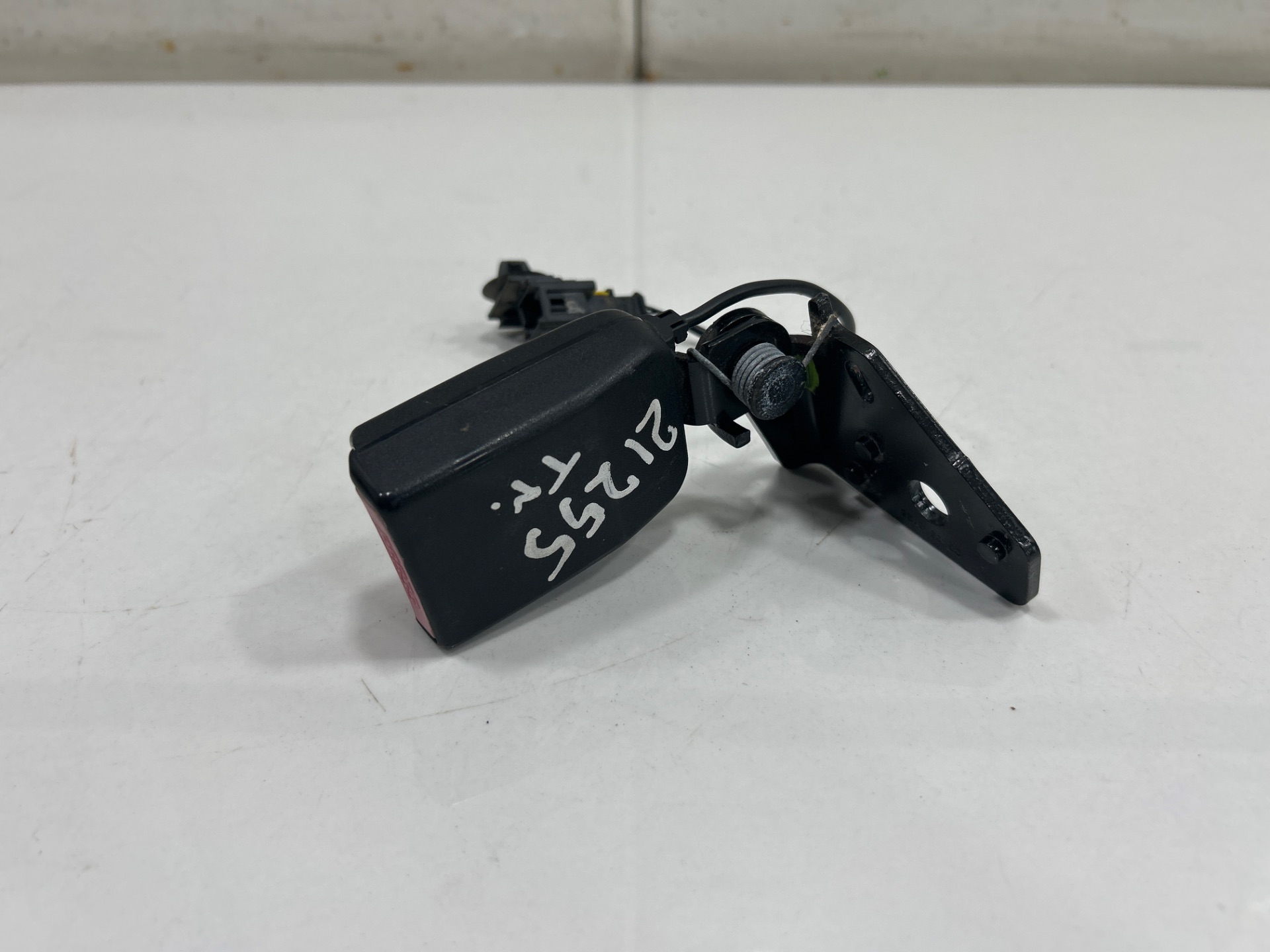 Anclaje cinturon trasero central peugeot 207 confort