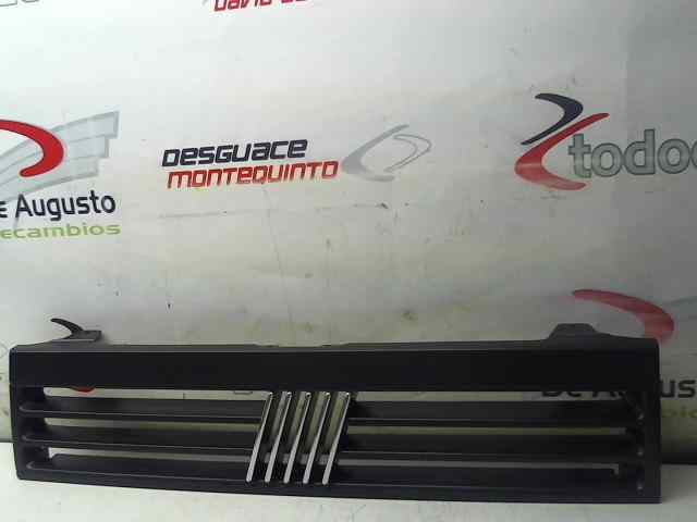  calandra delantera / rejilla del   fiat recambio original . .