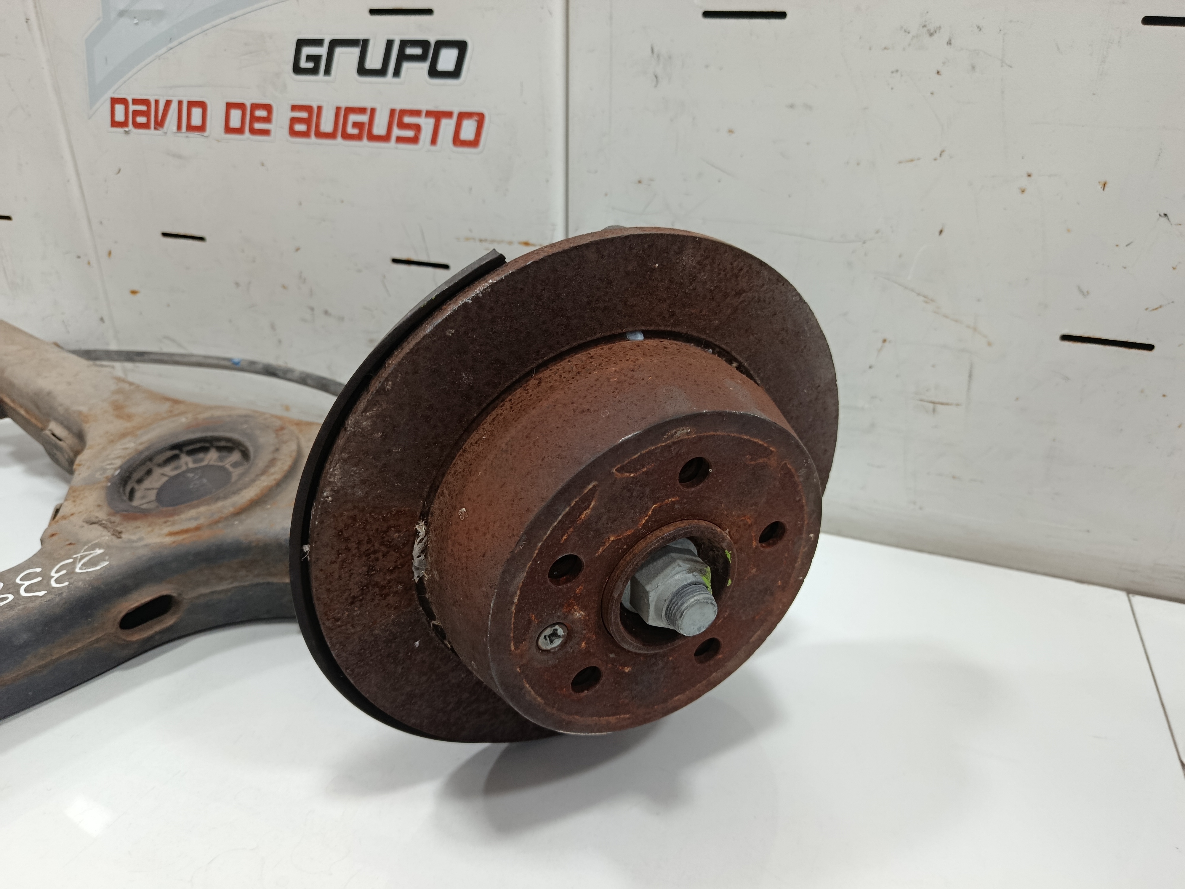 Brazo suspension trasero izquierdo mercedes-benz vito (w638) combi 108 cdi    (638.194)