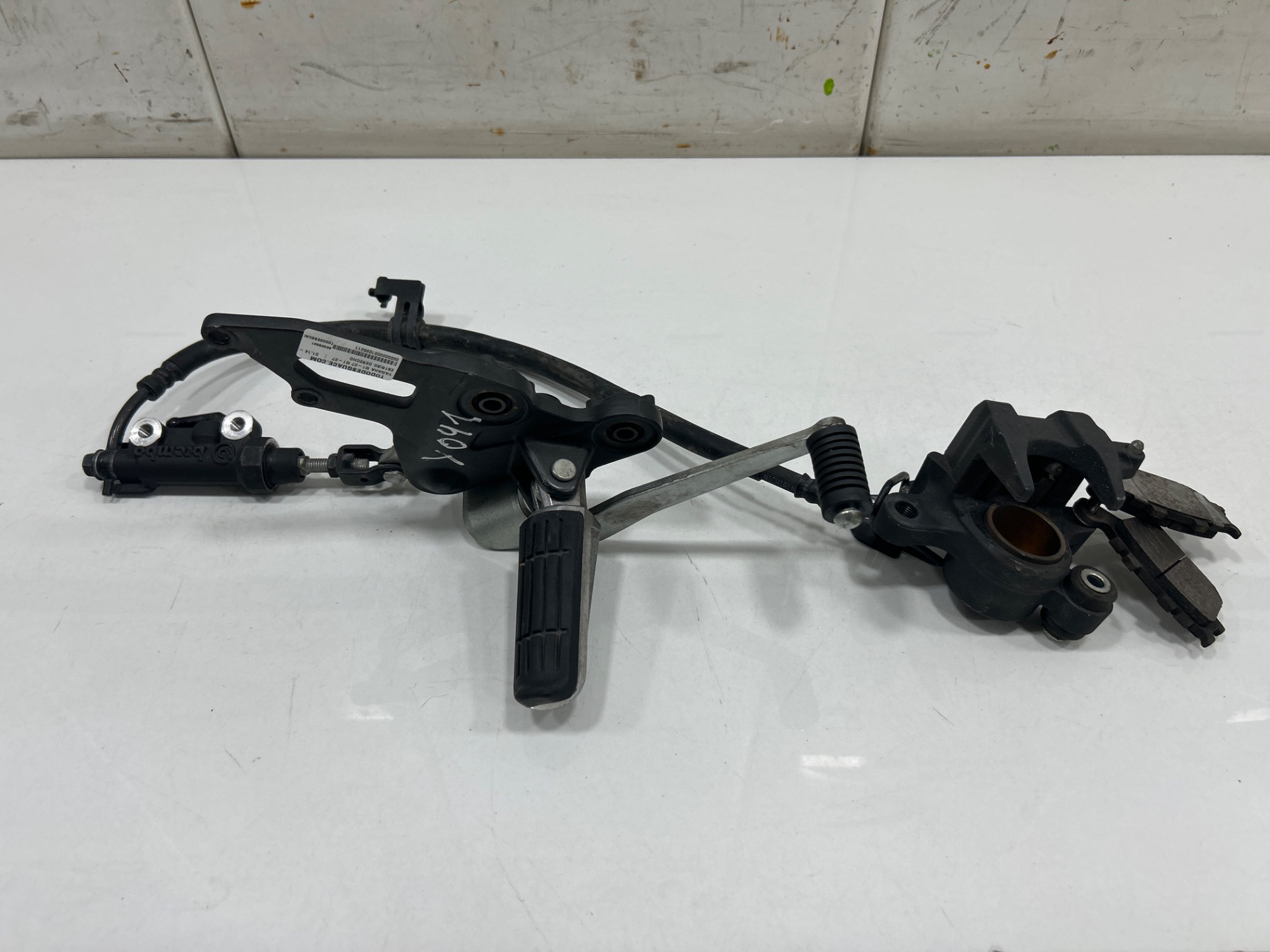 Estribo derecho yamaha mt-07 mt07