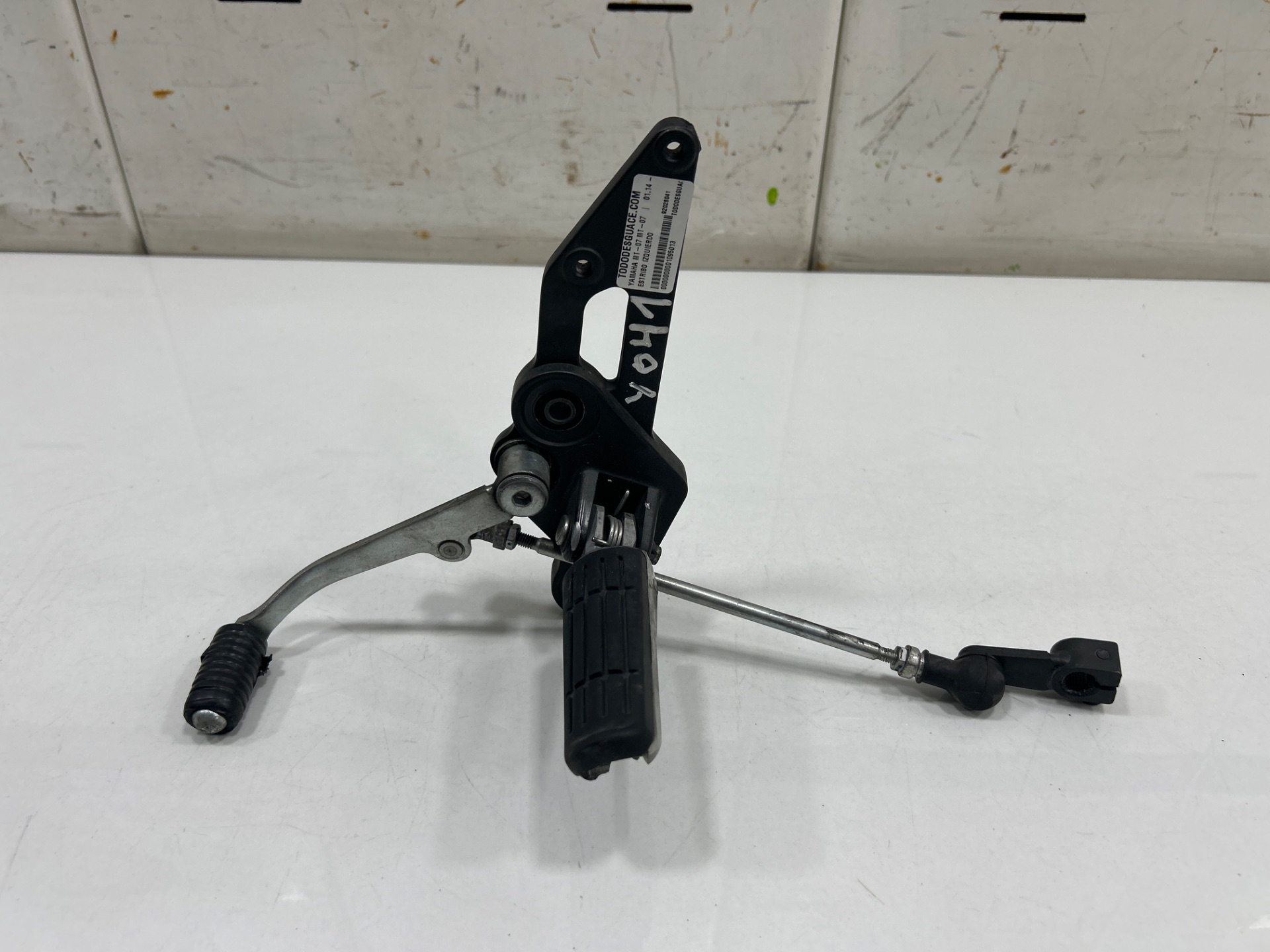 Estribo izquierdo yamaha mt-07 mt07