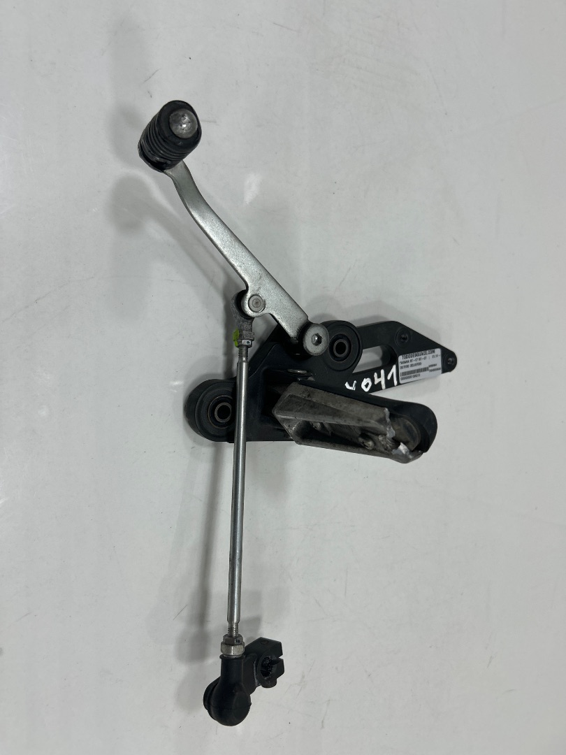 Estribo izquierdo yamaha mt-07 mt07