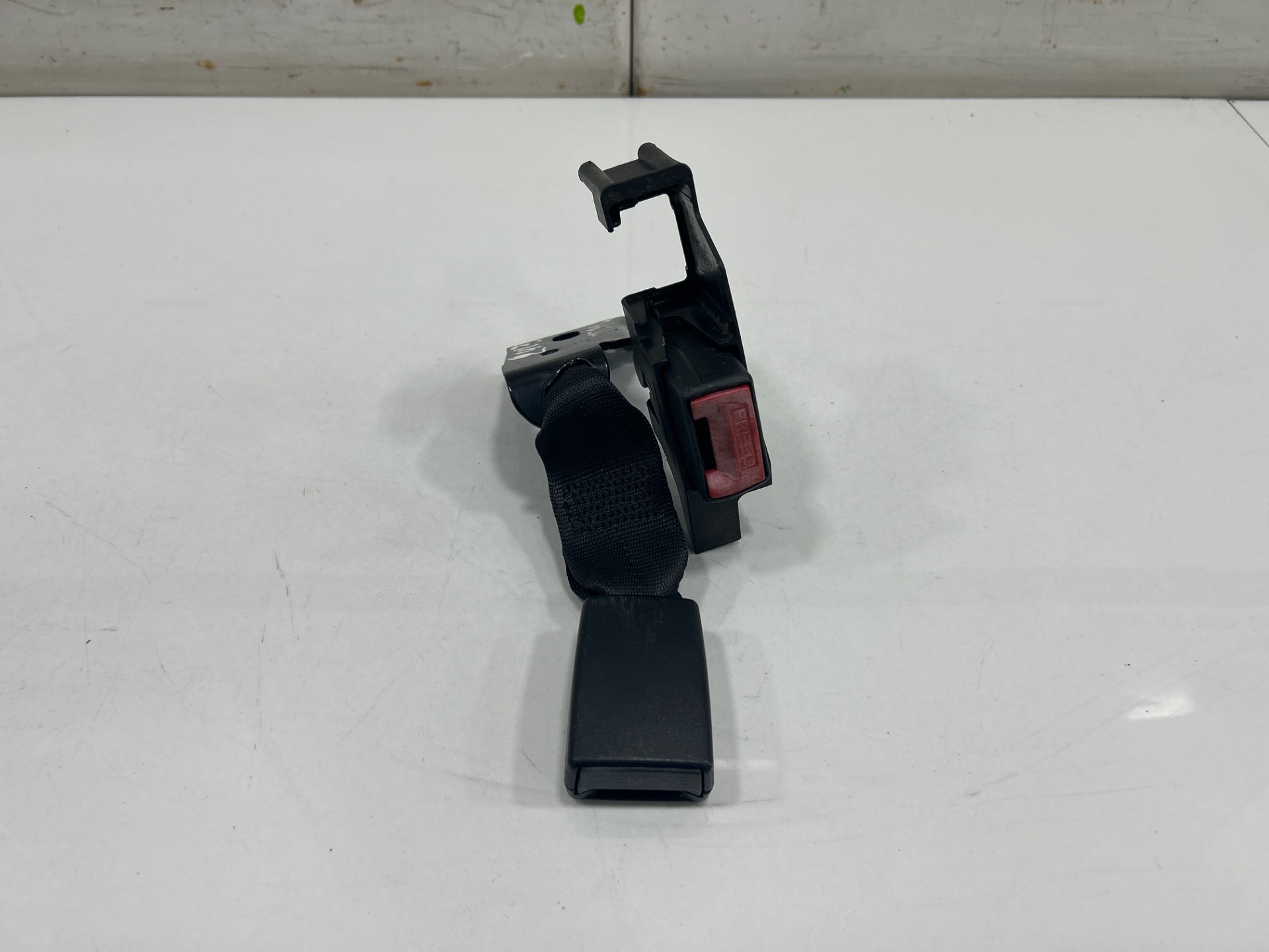 Anclaje cinturon trasero central renault clio iii authentique