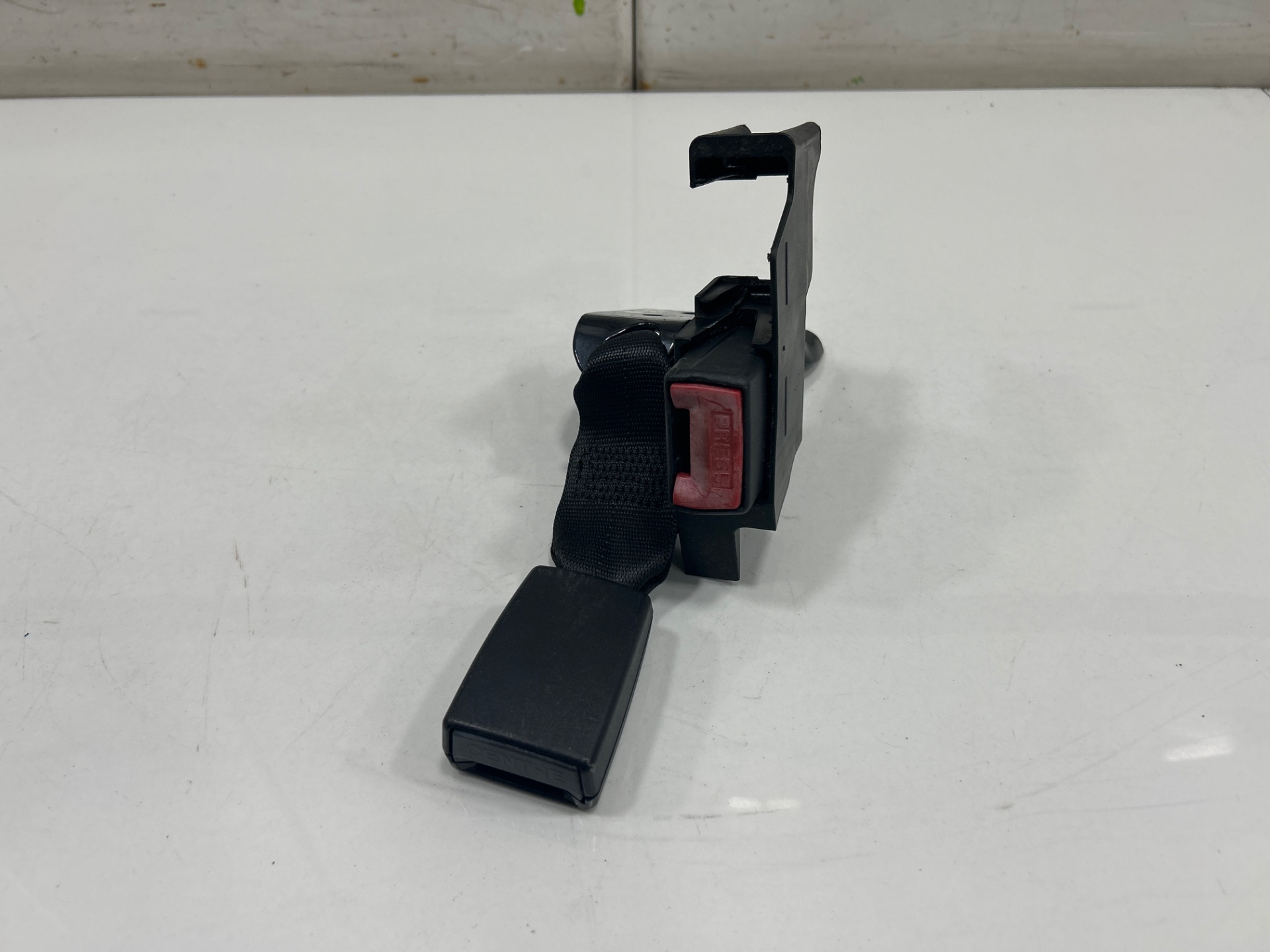 Anclaje cinturon trasero central renault clio iii authentique