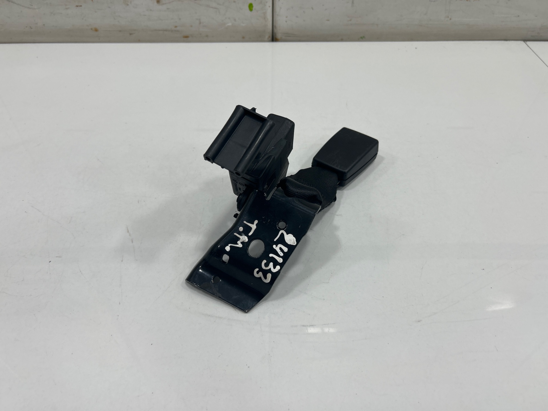 Anclaje cinturon trasero central renault clio iii authentique