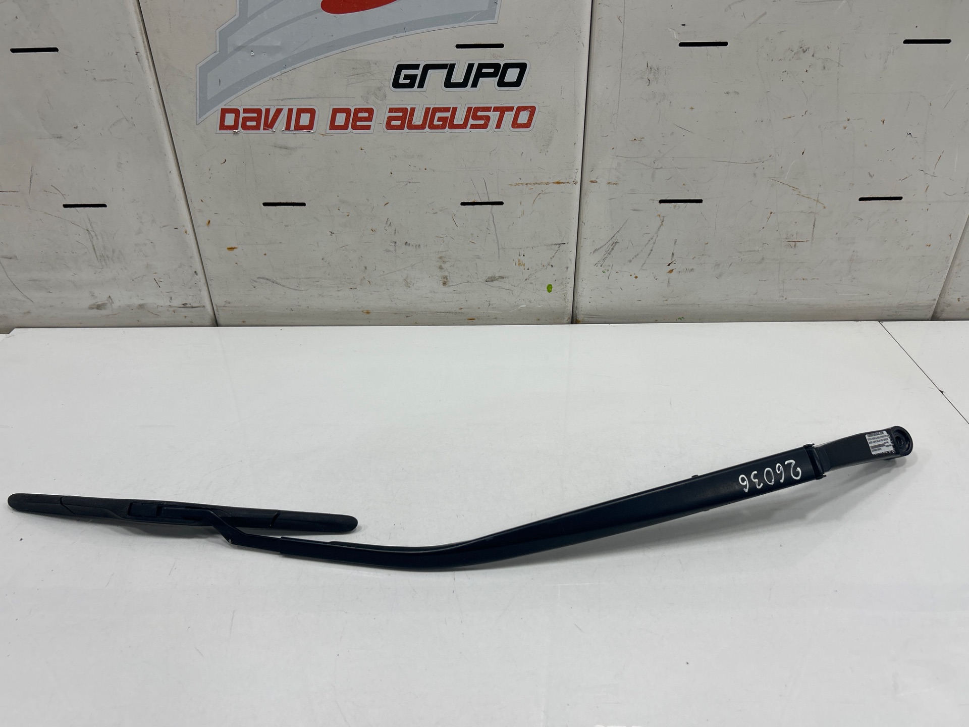 Brazo limpia delantero derecho toyota corolla (e21) hybrid style