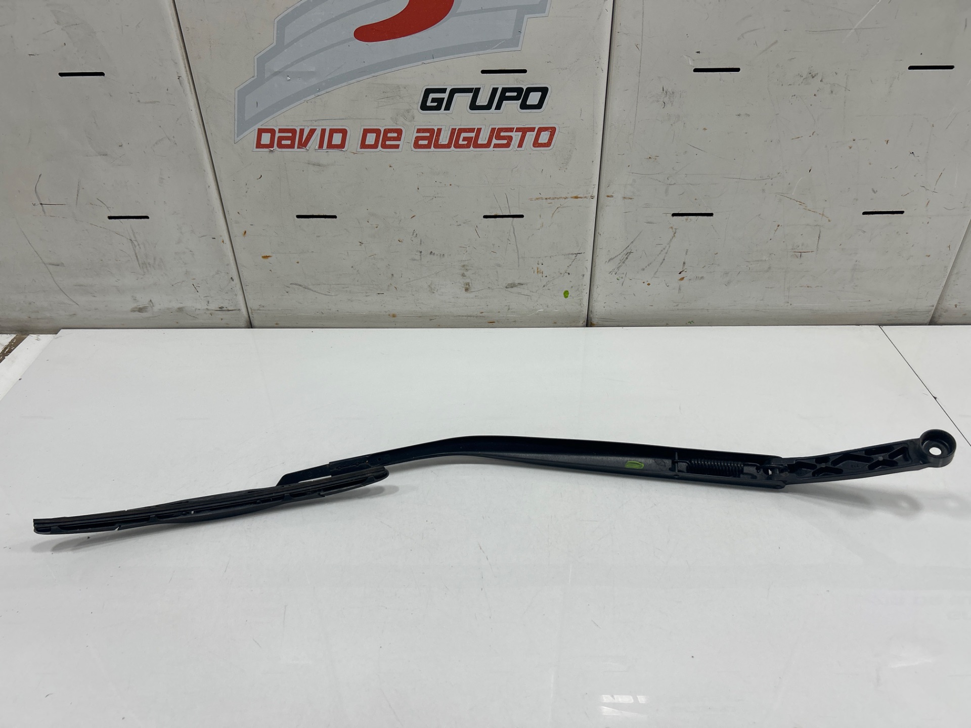 Brazo limpia delantero derecho toyota corolla (e21) hybrid style
