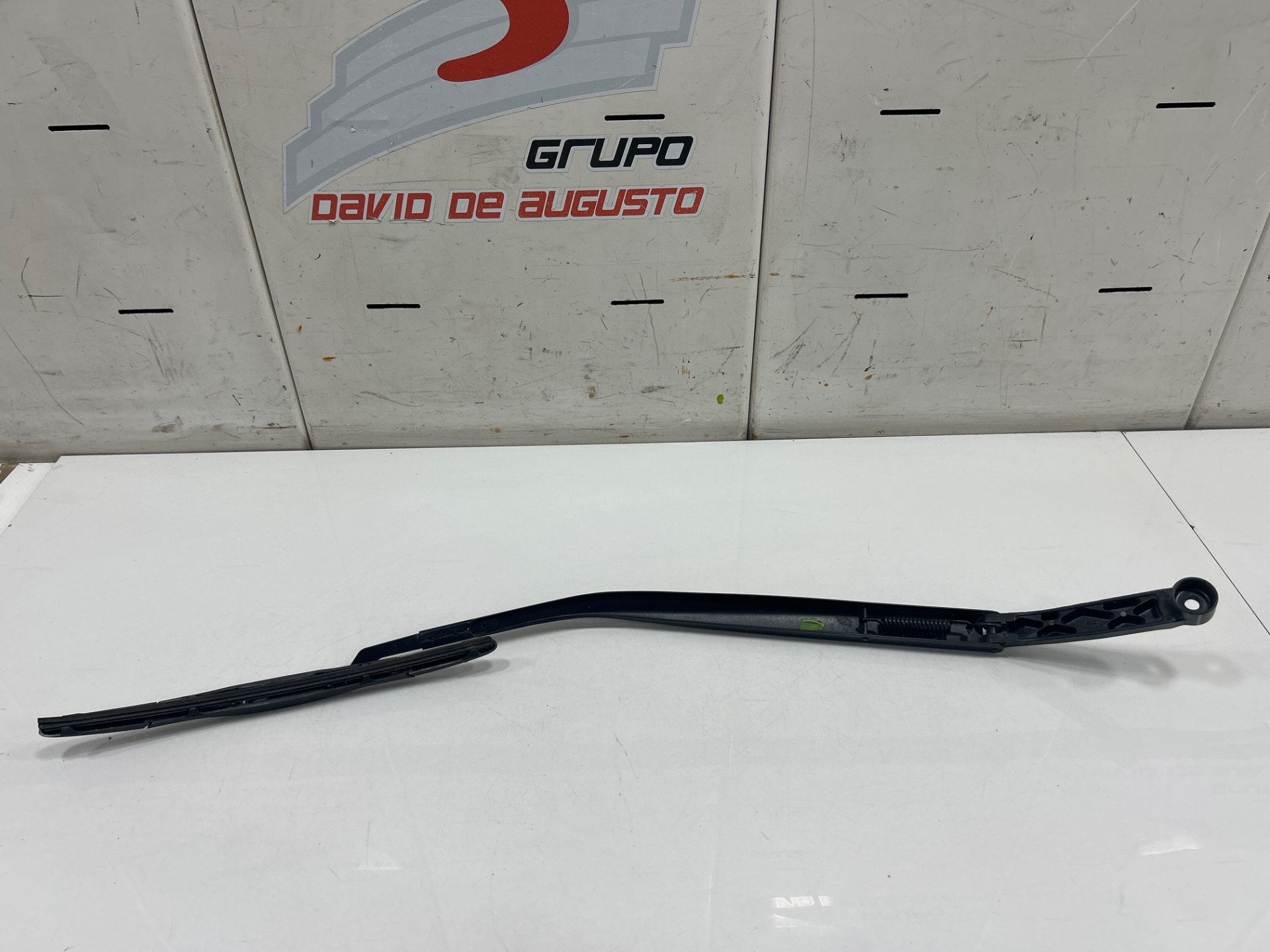 Brazo limpia delantero derecho toyota corolla (e21) hybrid style