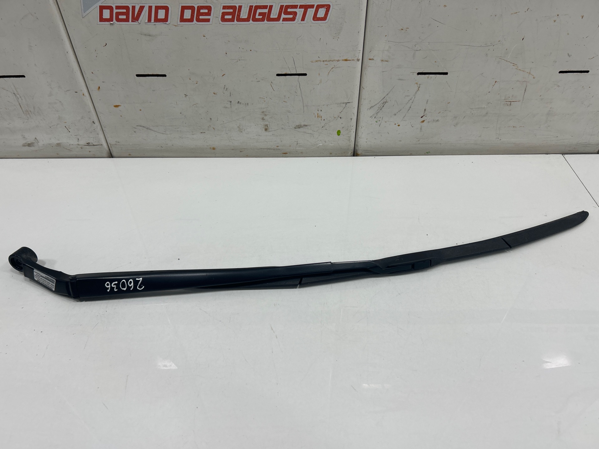 Brazo limpia delantero izquierdo toyota corolla (e21) hybrid style