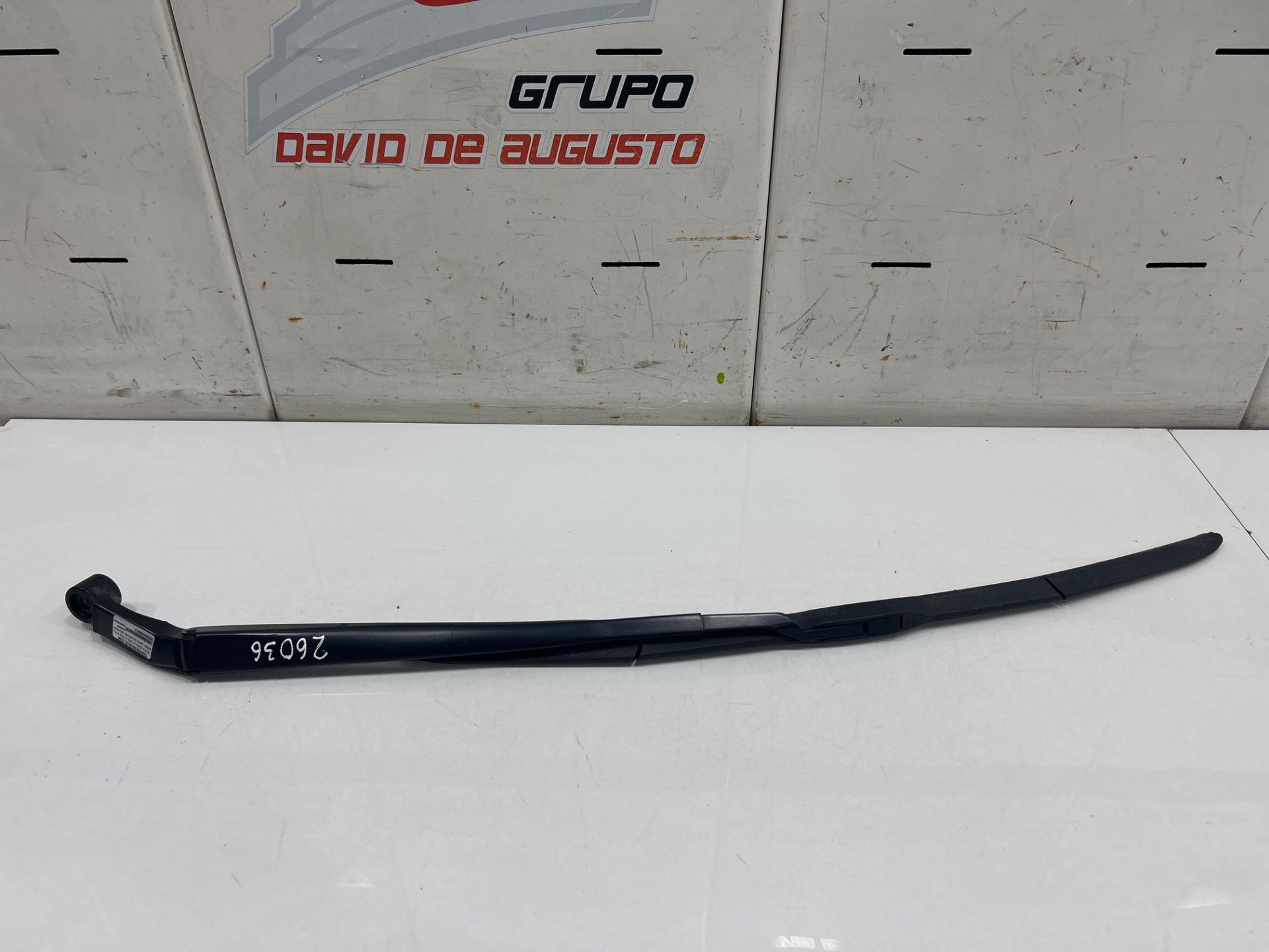 Brazo limpia delantero izquierdo toyota corolla (e21) hybrid style
