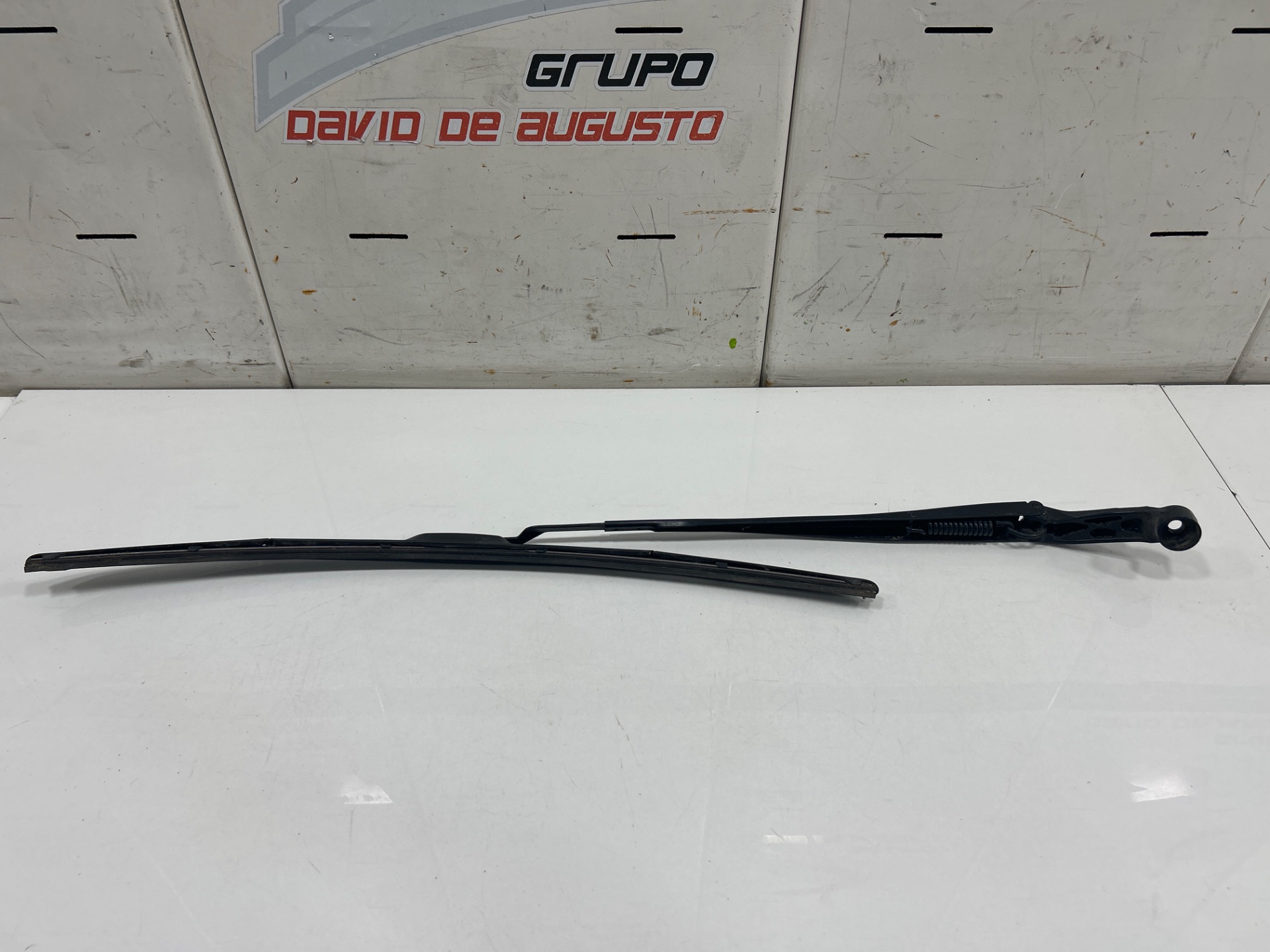Brazo limpia delantero izquierdo toyota corolla (e21) hybrid style