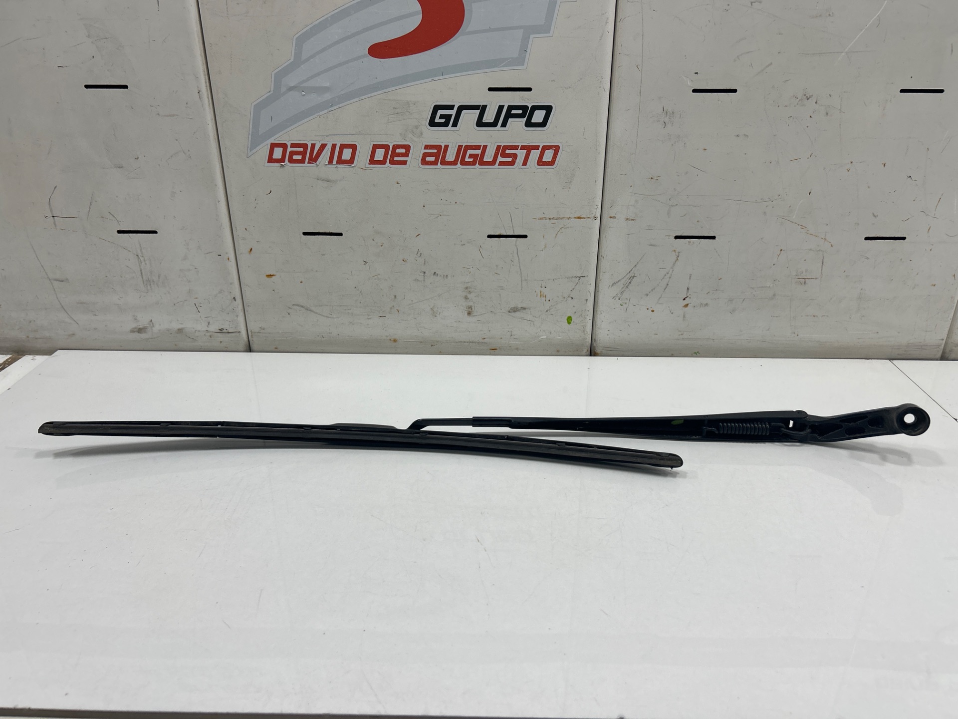 Brazo limpia delantero izquierdo toyota corolla (e21) hybrid style