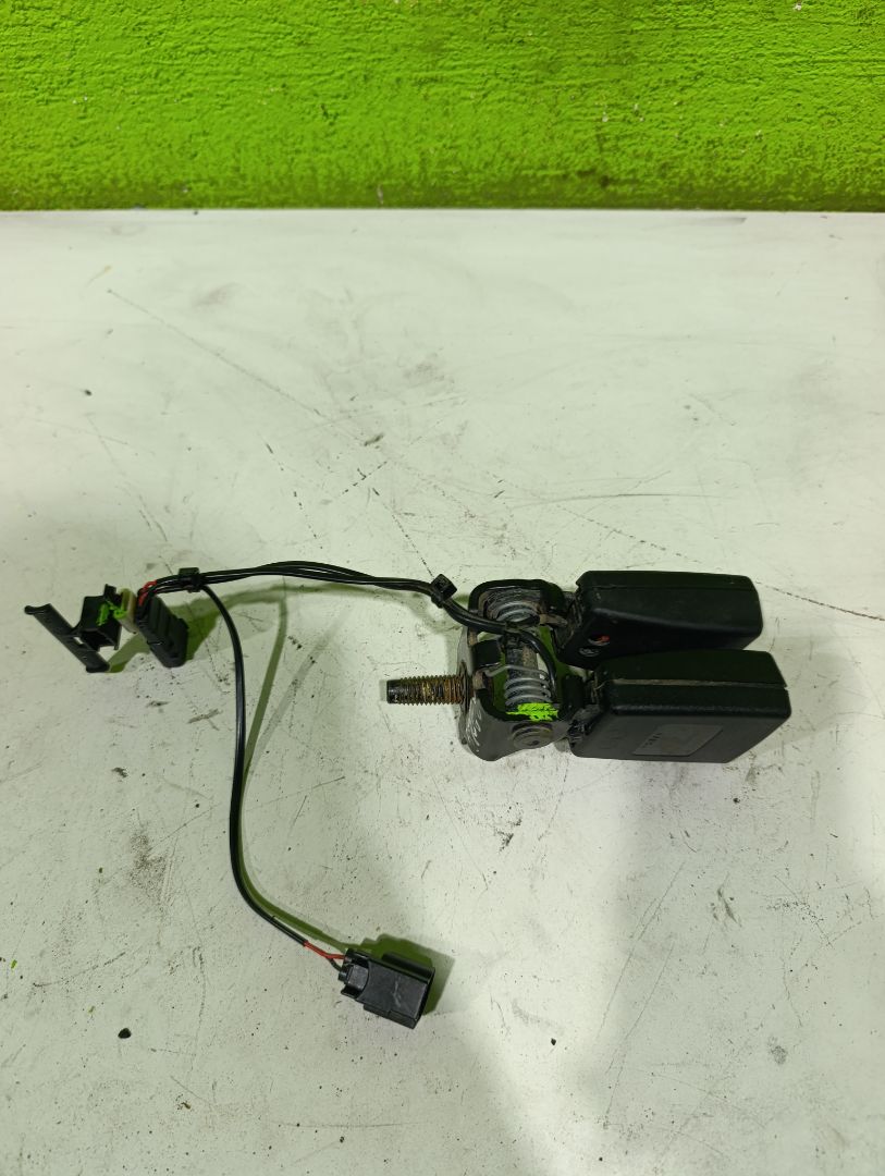Anclaje cinturon trasero central ford mondeo lim. hybrid stline