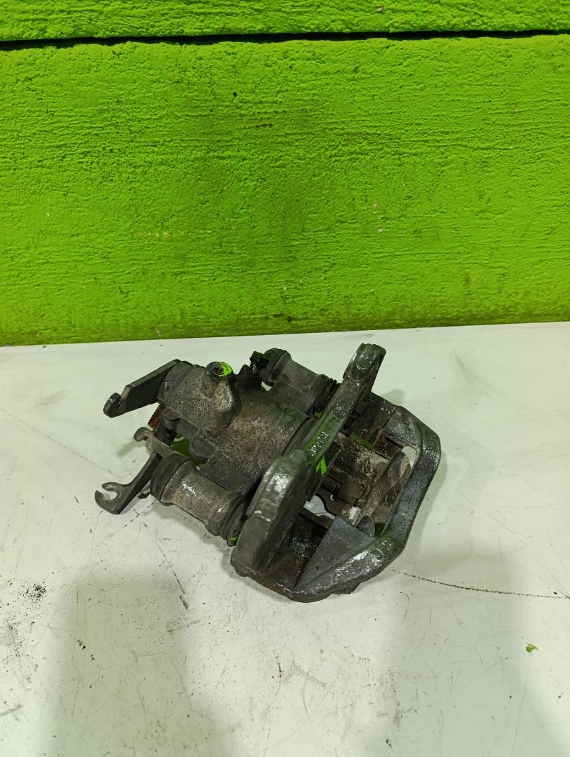 Pinza de freno trasera izquierda nissan nt400 cabstar (0120214-) cabstar 35.xx cabina simple ca