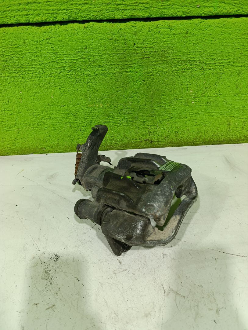 Pinza de freno trasera izquierda nissan nt400 cabstar (0120214-) cabstar 35.xx cabina simple ca