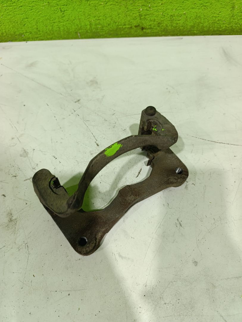 Soporte pinza freno delantero izquierdo mitsubishi montero (v60v70) 3.2 did glx hunter (5ptas.)