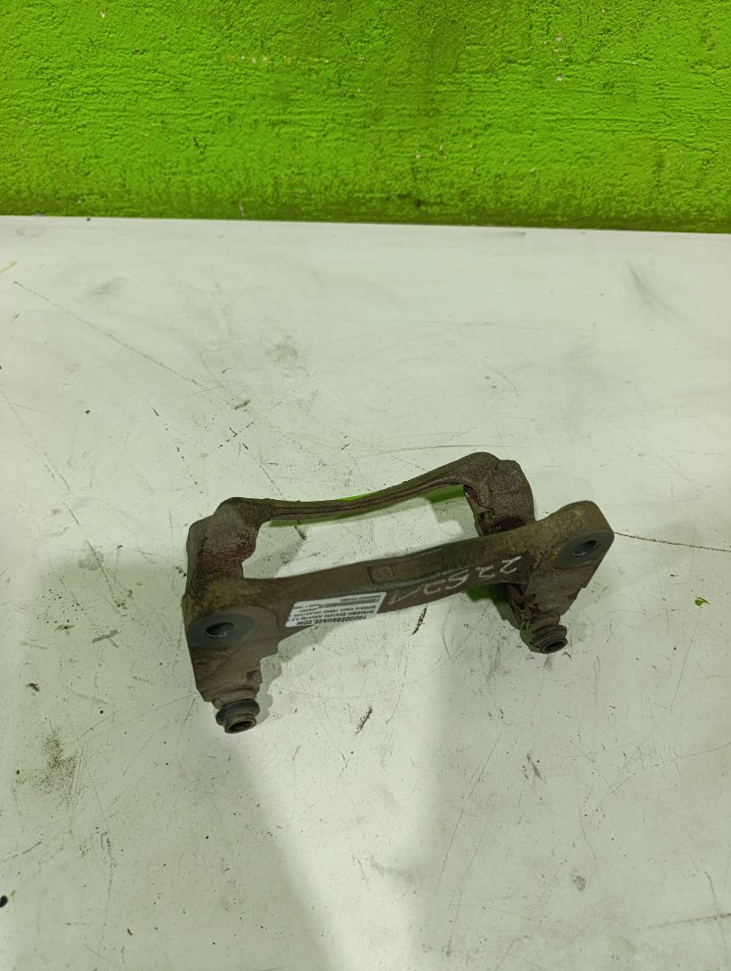 Soporte pinza freno delantero izquierdo mitsubishi montero (v60v70) 3.2 did glx hunter (5ptas.)