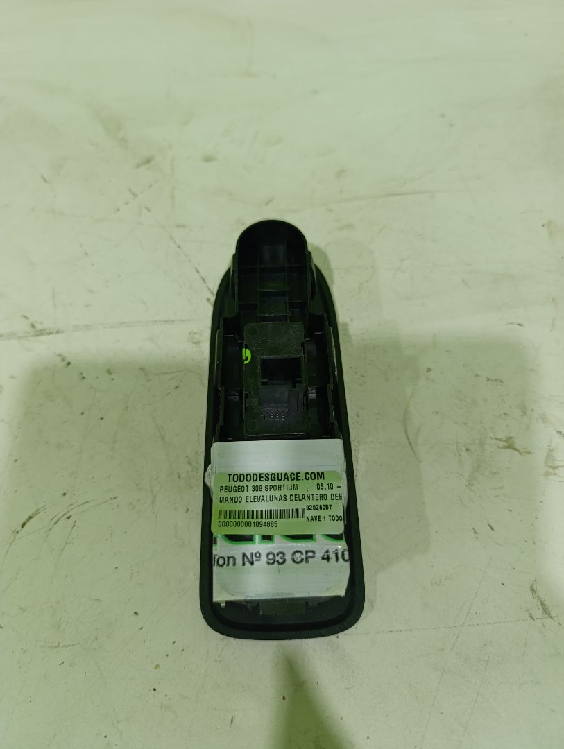 Mando elevalunas delantero derecho peugeot 308 sportium